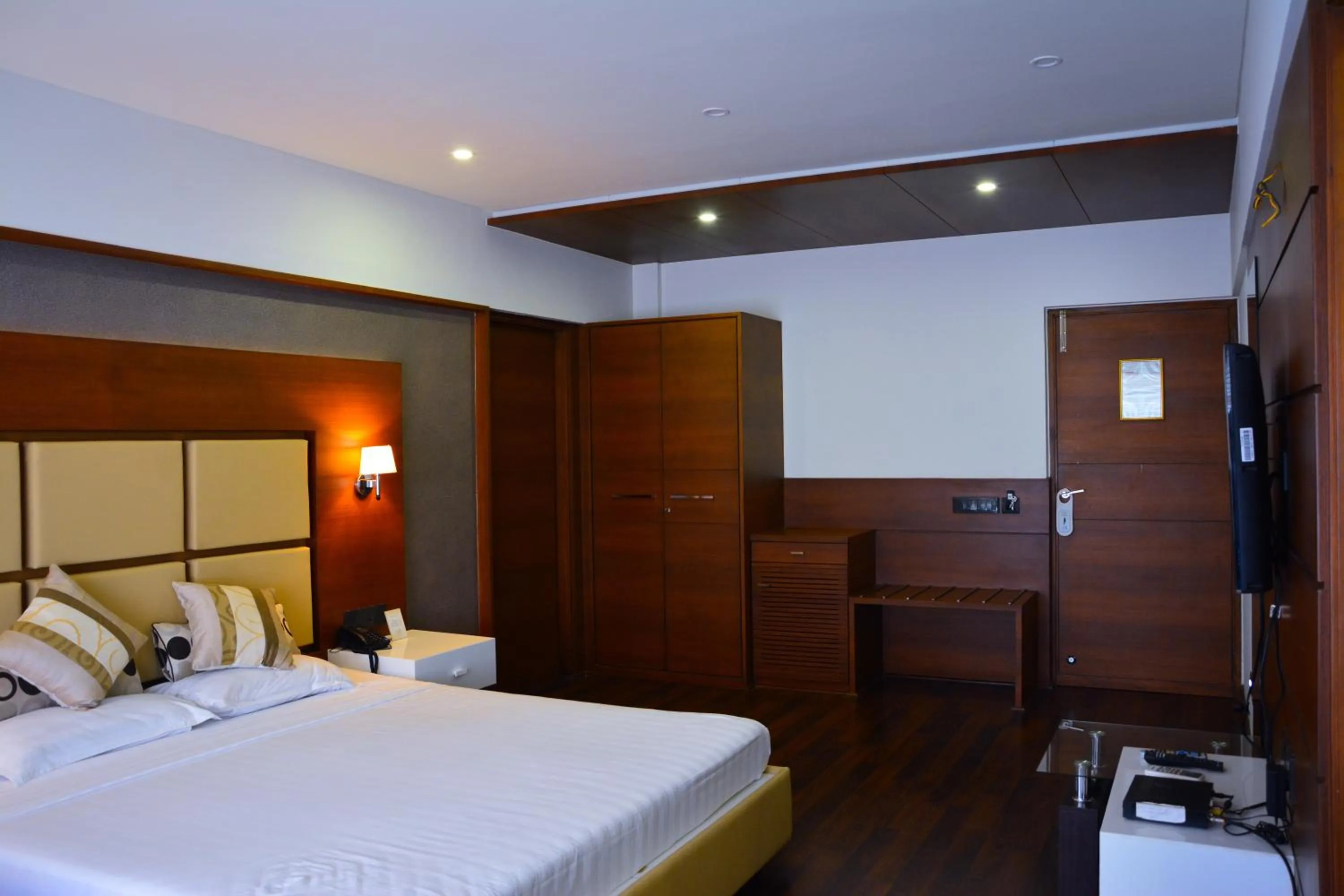 Photo of the whole room, Bed in Hotel Platinum Residency