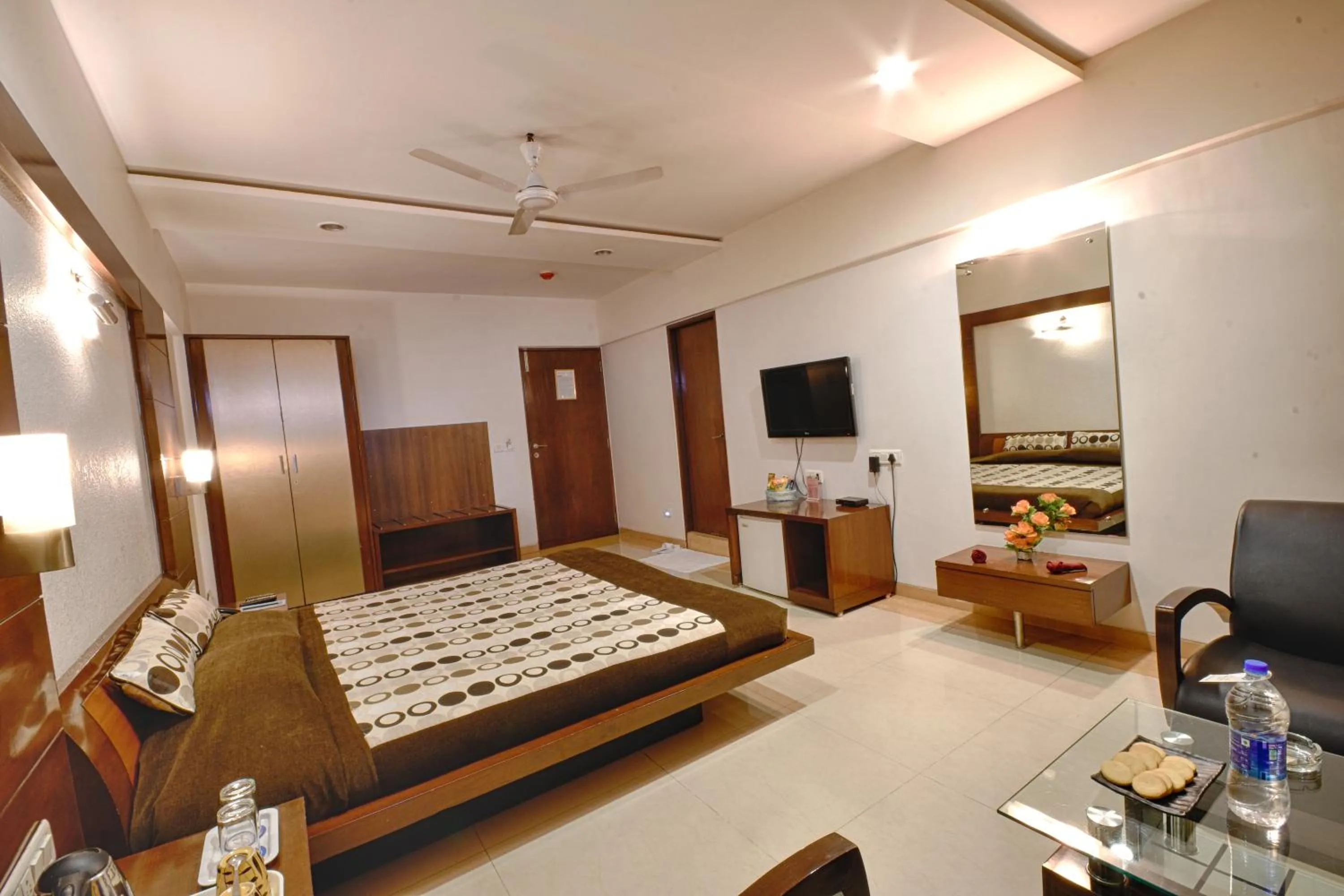 Photo of the whole room, Bed in Hotel Platinum Residency