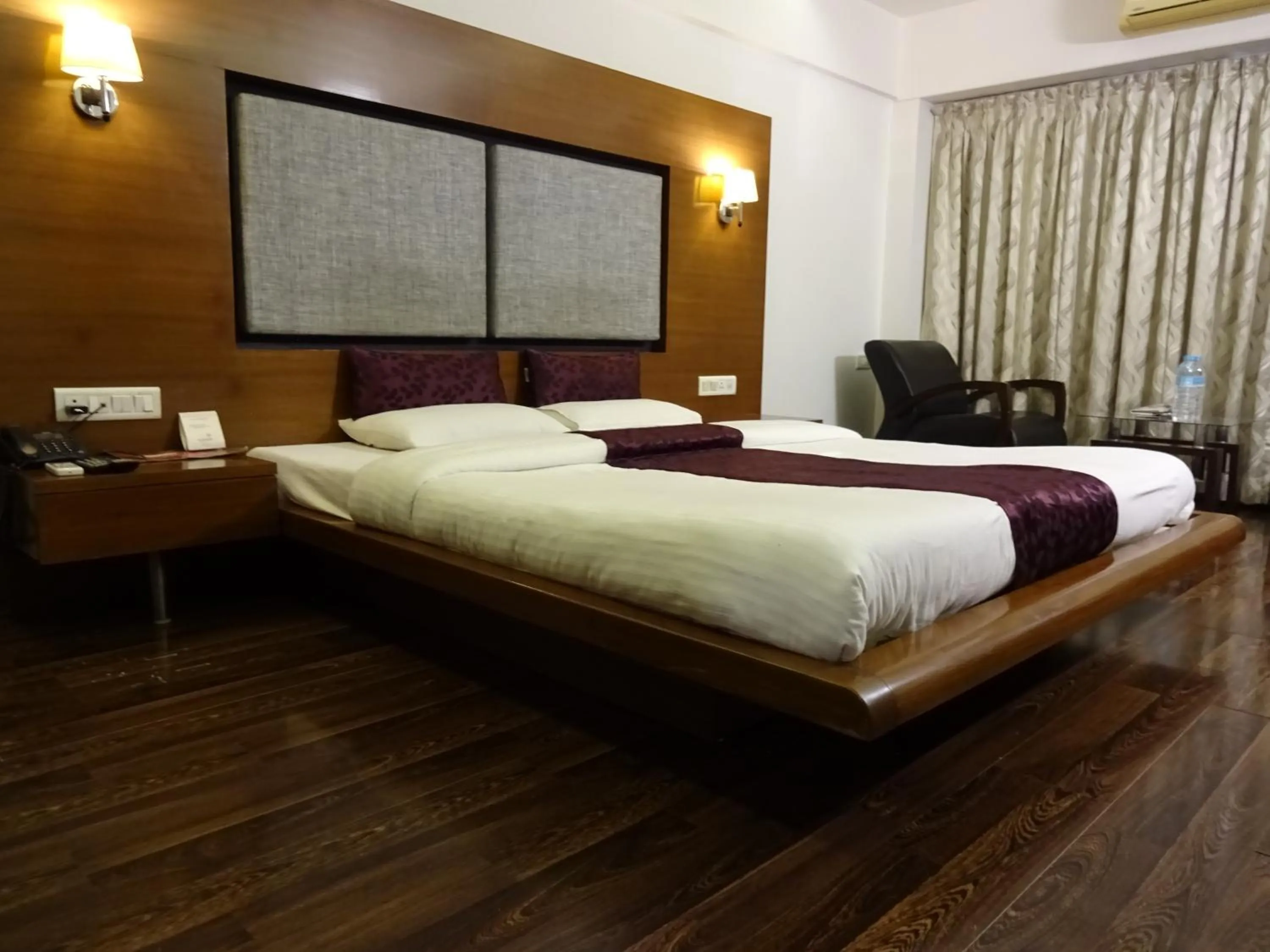 Bedroom, Bed in Hotel Platinum Residency