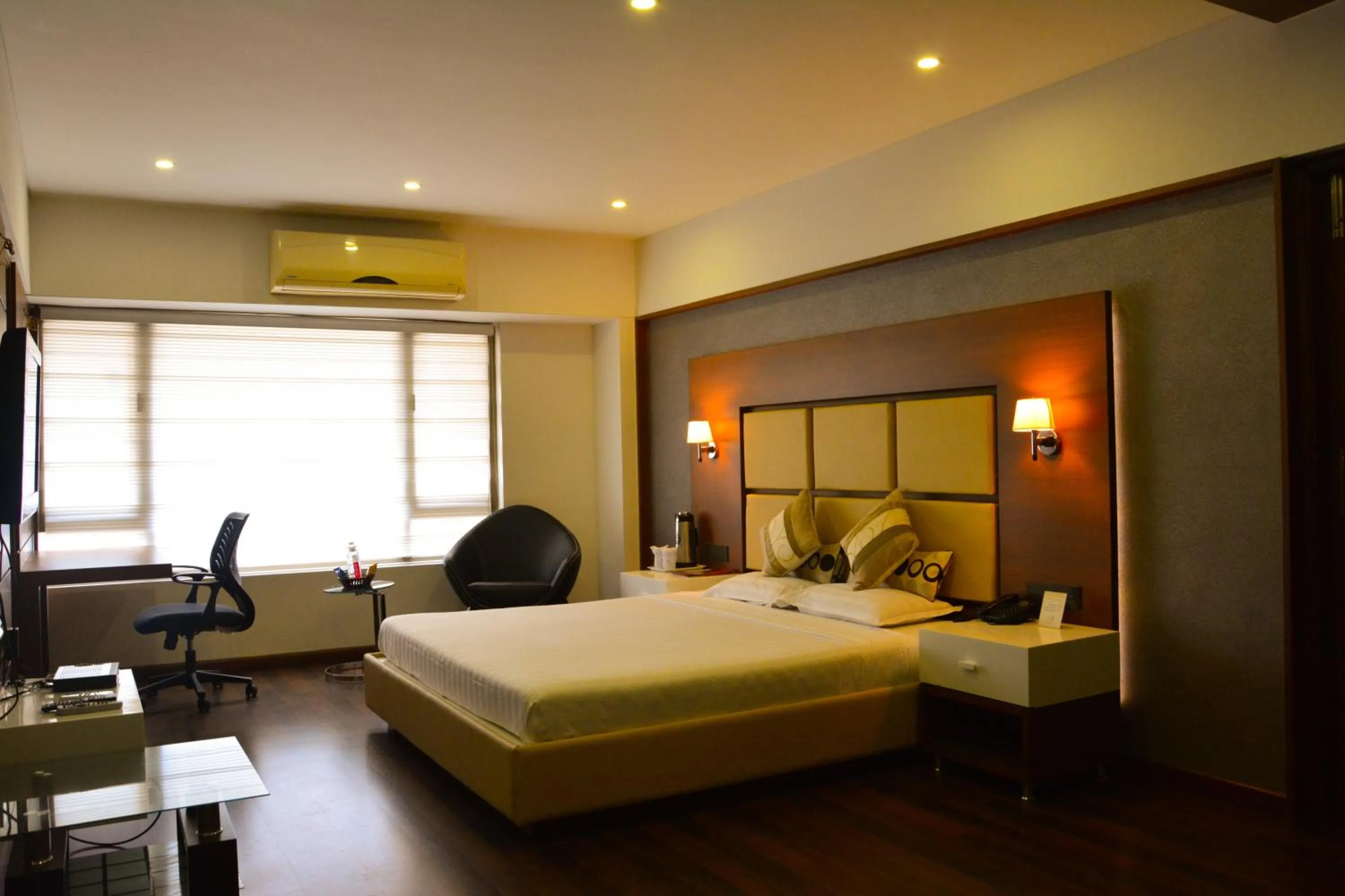 Bedroom, Bed in Hotel Platinum Residency