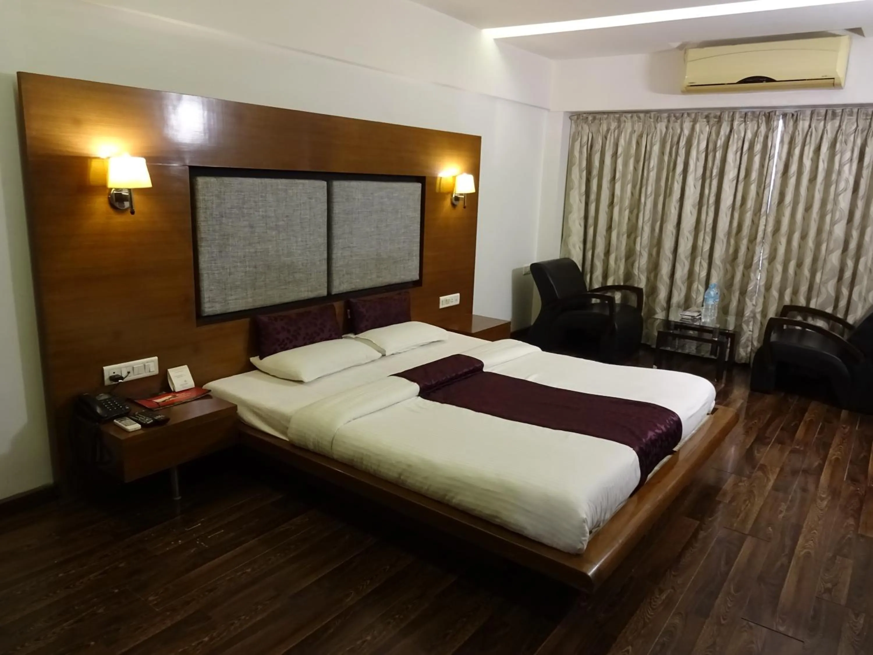 Bedroom, Bed in Hotel Platinum Residency