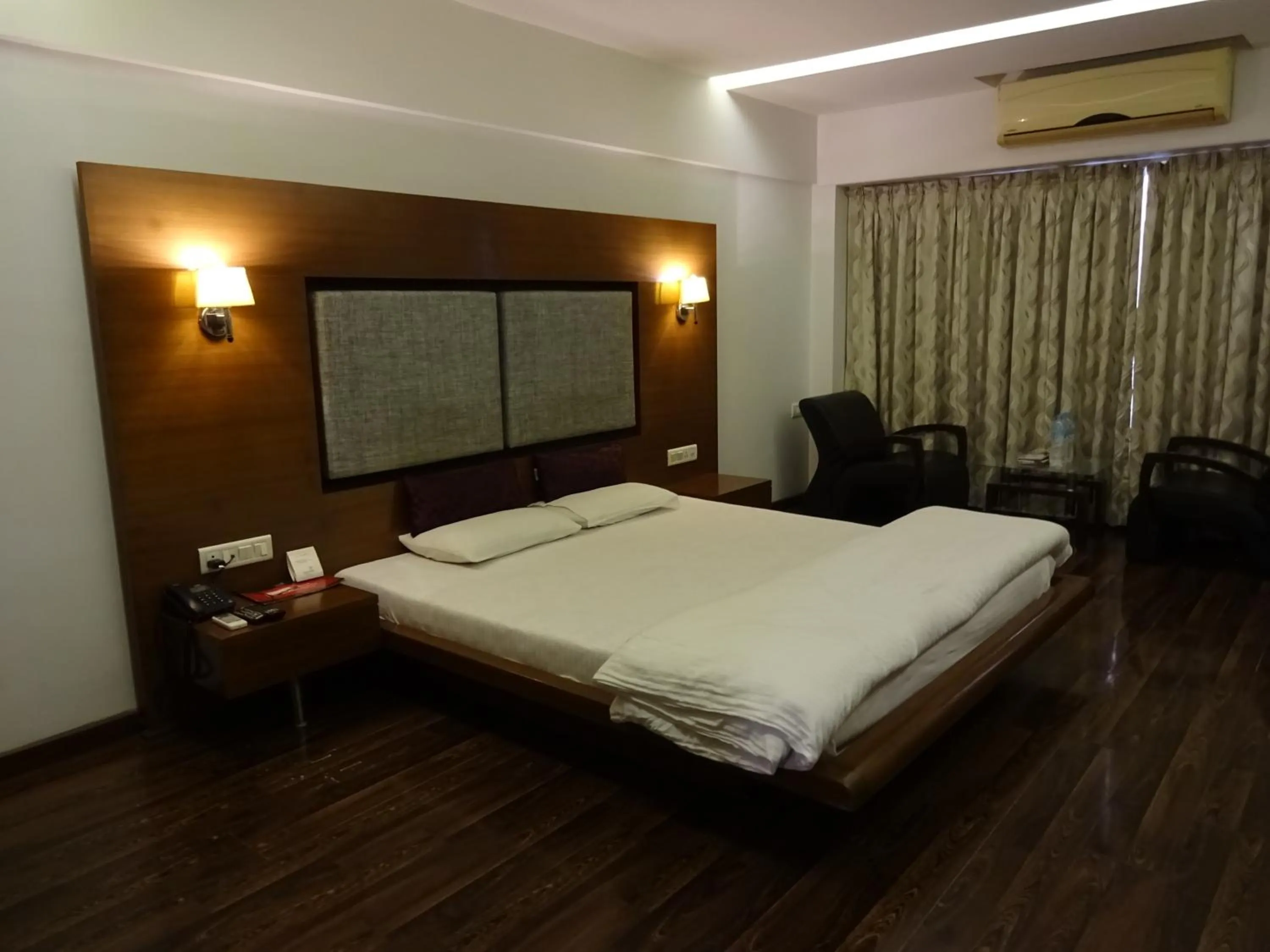 Bedroom, Bed in Hotel Platinum Residency