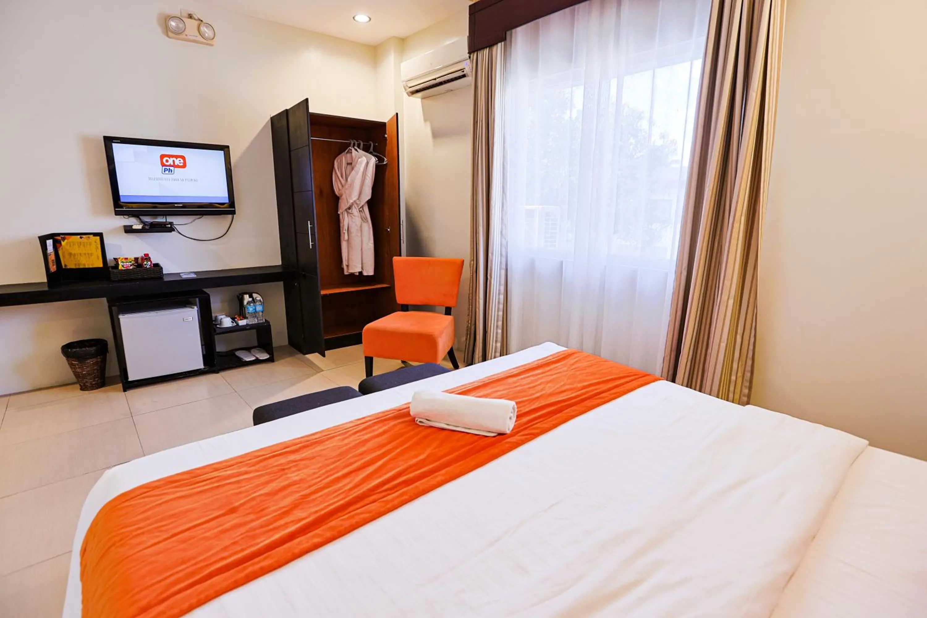 TV and multimedia, Bed in Holiday Suites Puerto Princesa