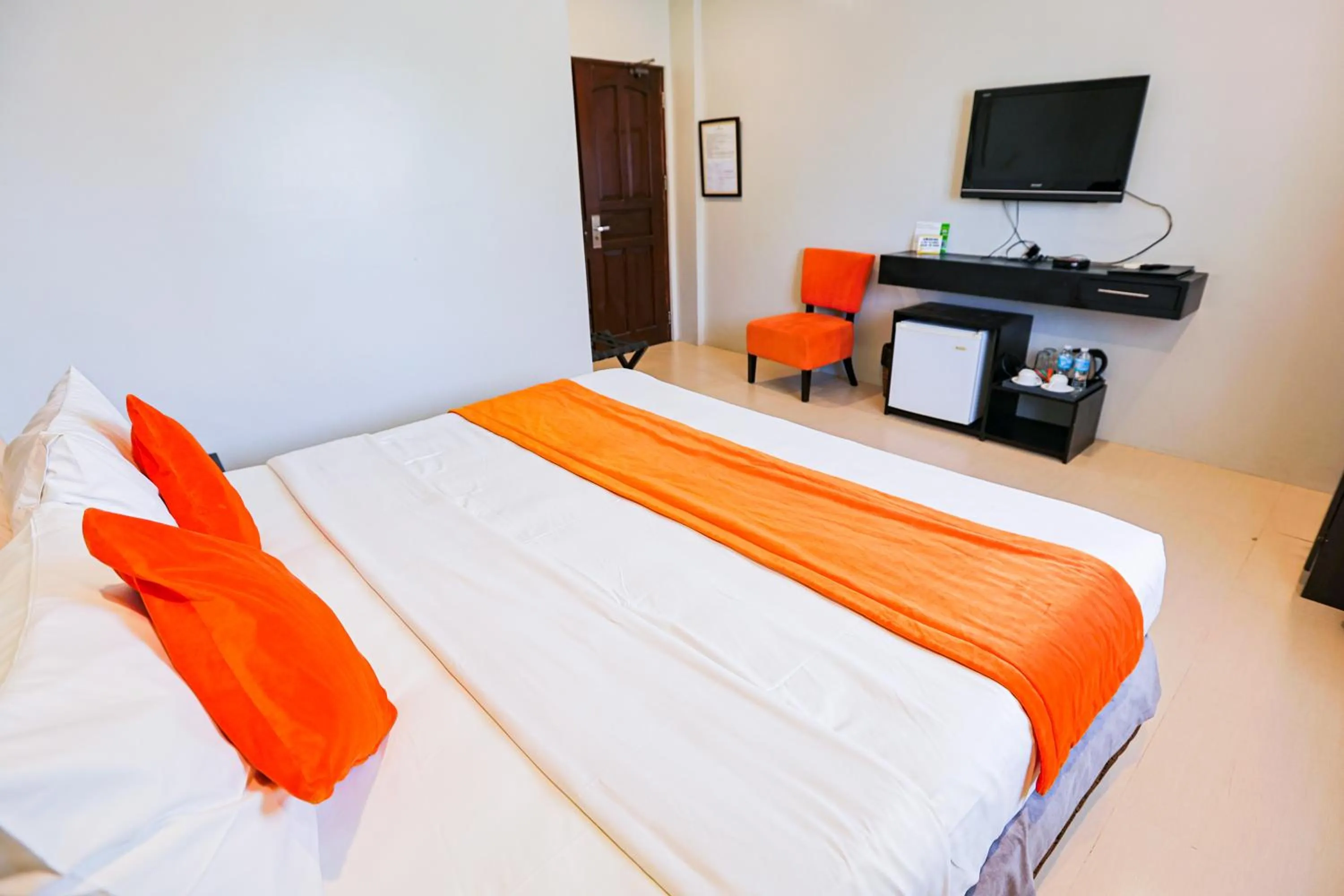 TV and multimedia, Bed in Holiday Suites Puerto Princesa