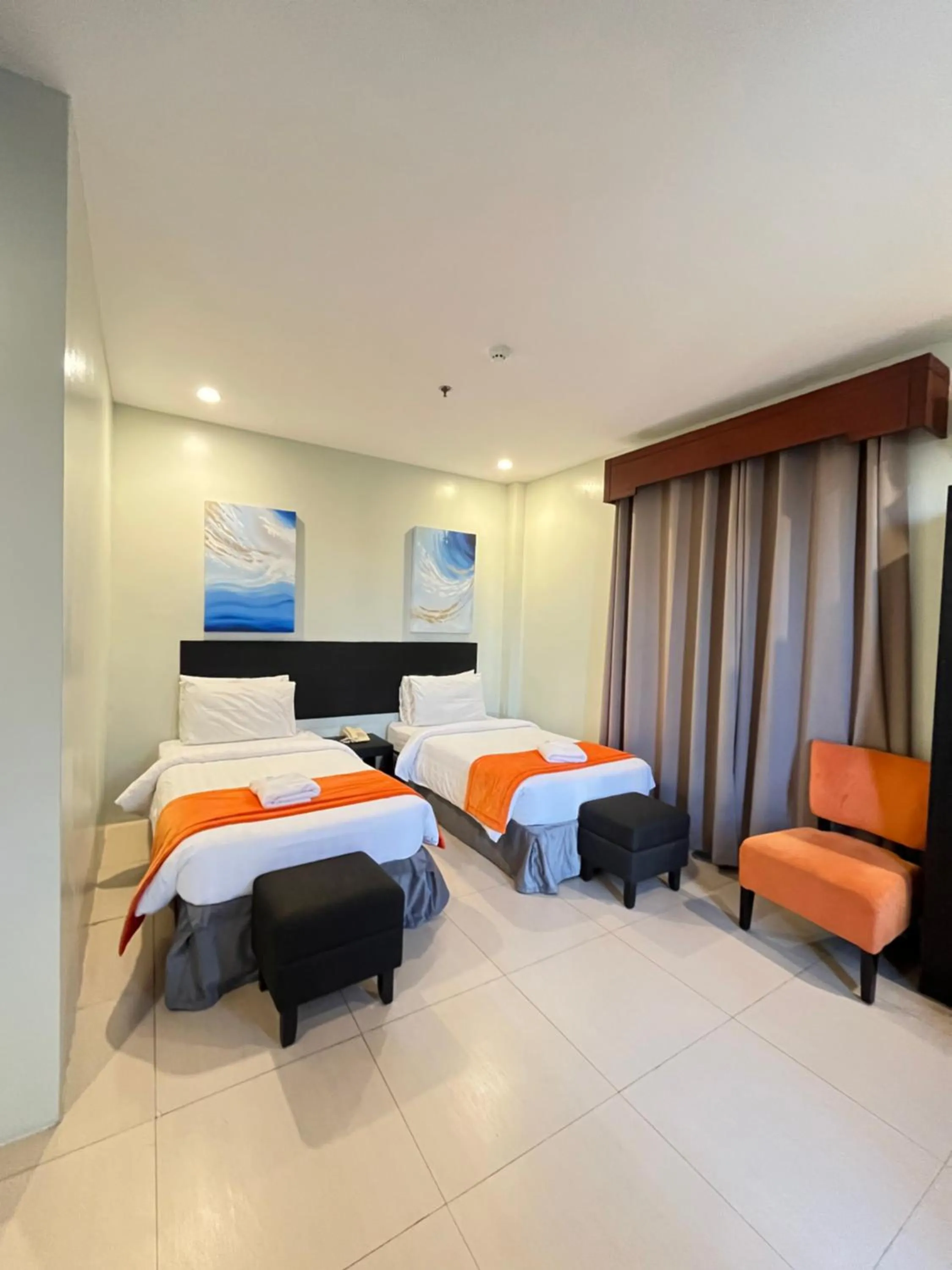 Bed in Holiday Suites Puerto Princesa