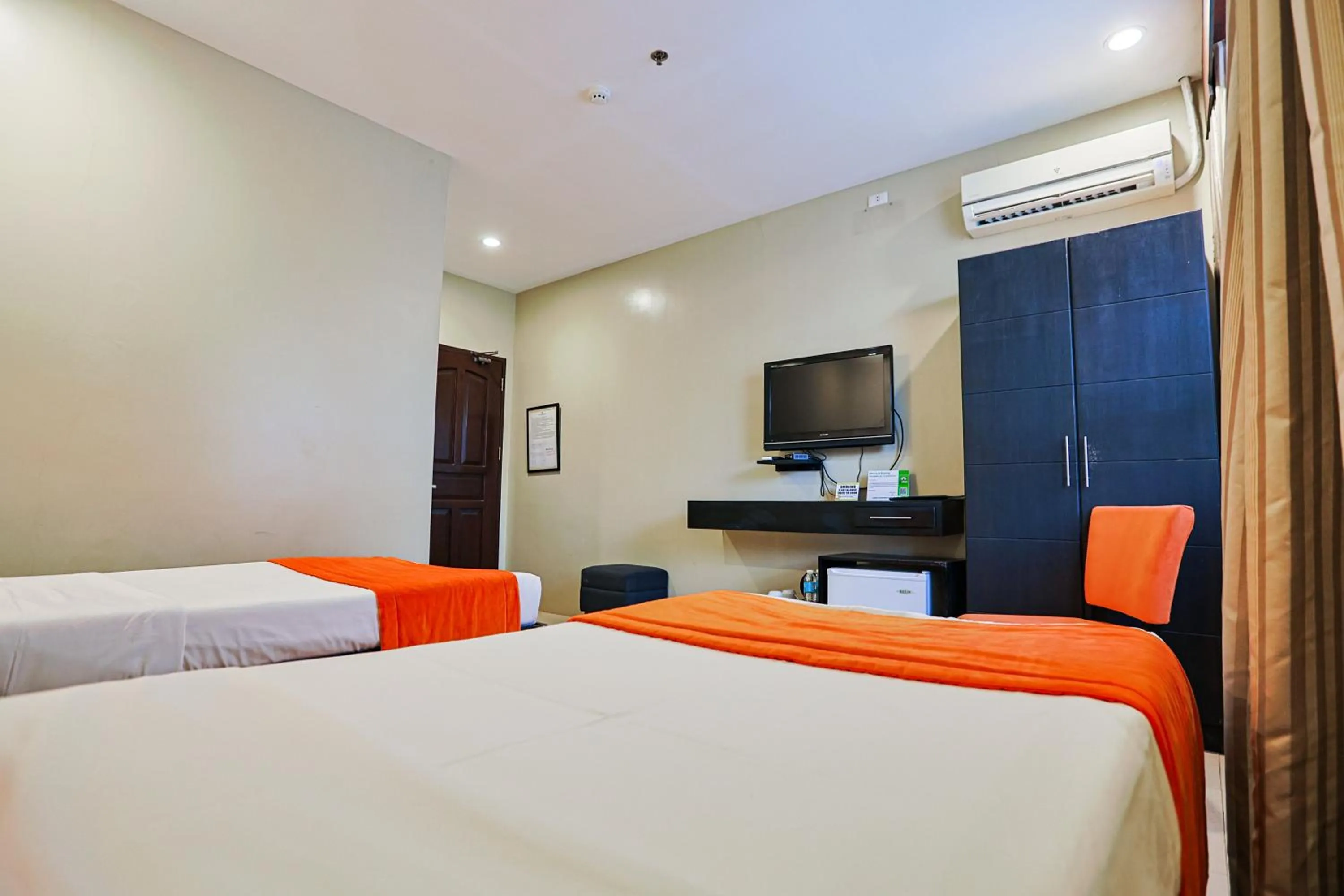 TV and multimedia, Bed in Holiday Suites Puerto Princesa