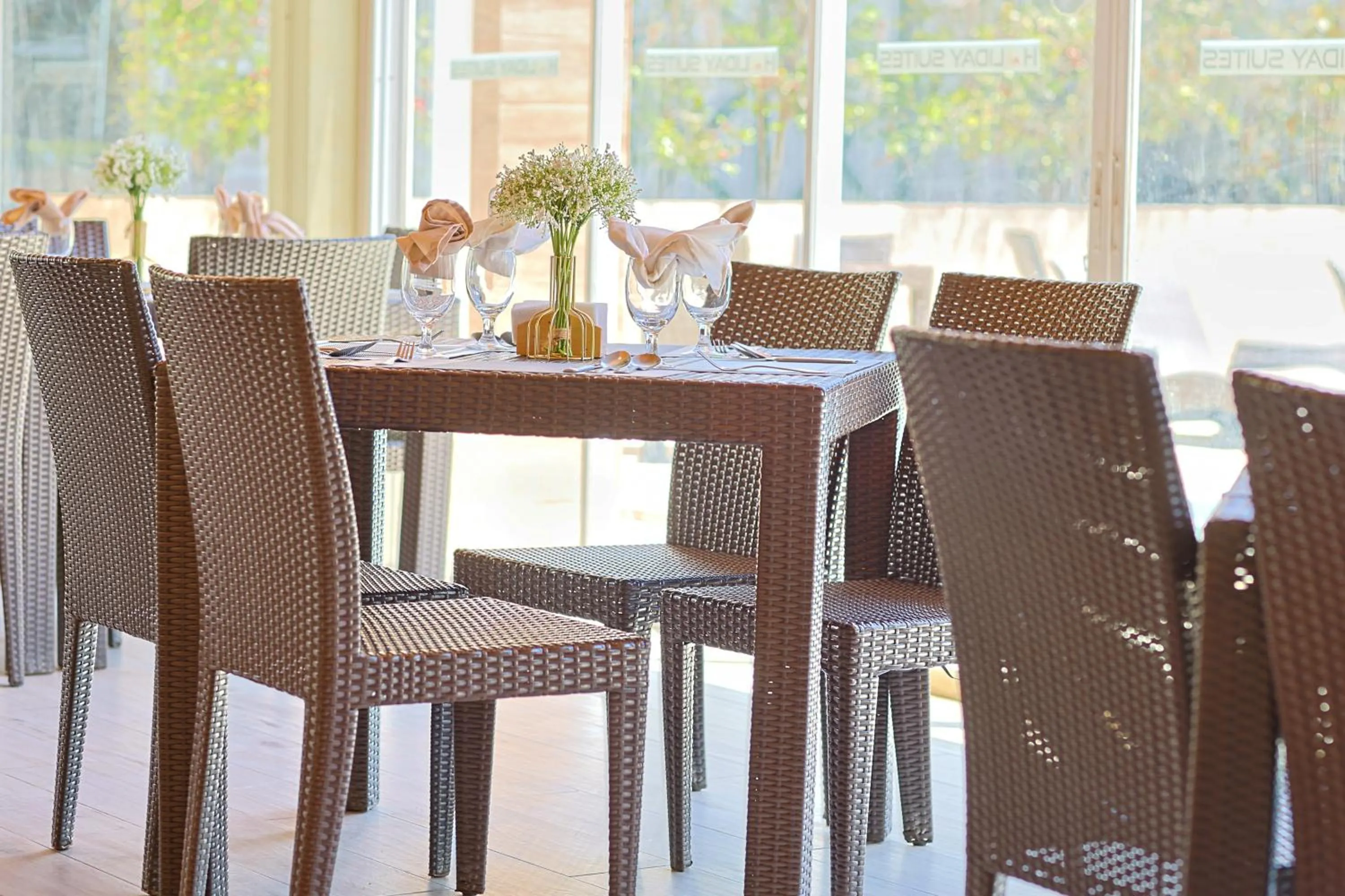 Restaurant/places to eat in Holiday Suites Puerto Princesa