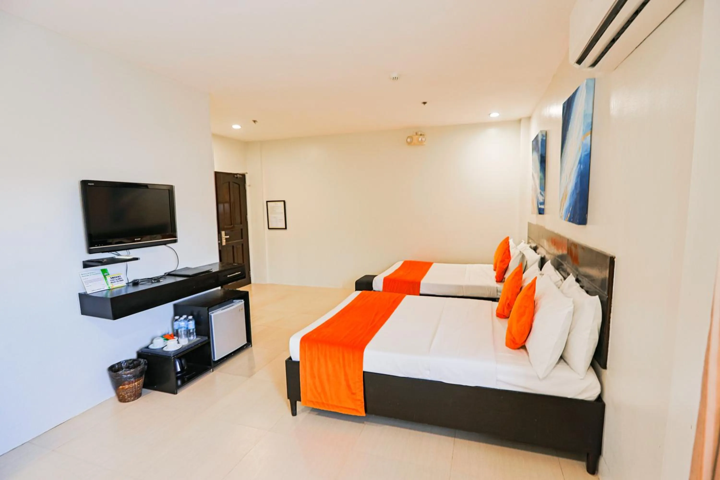 TV and multimedia, Bed in Holiday Suites Puerto Princesa