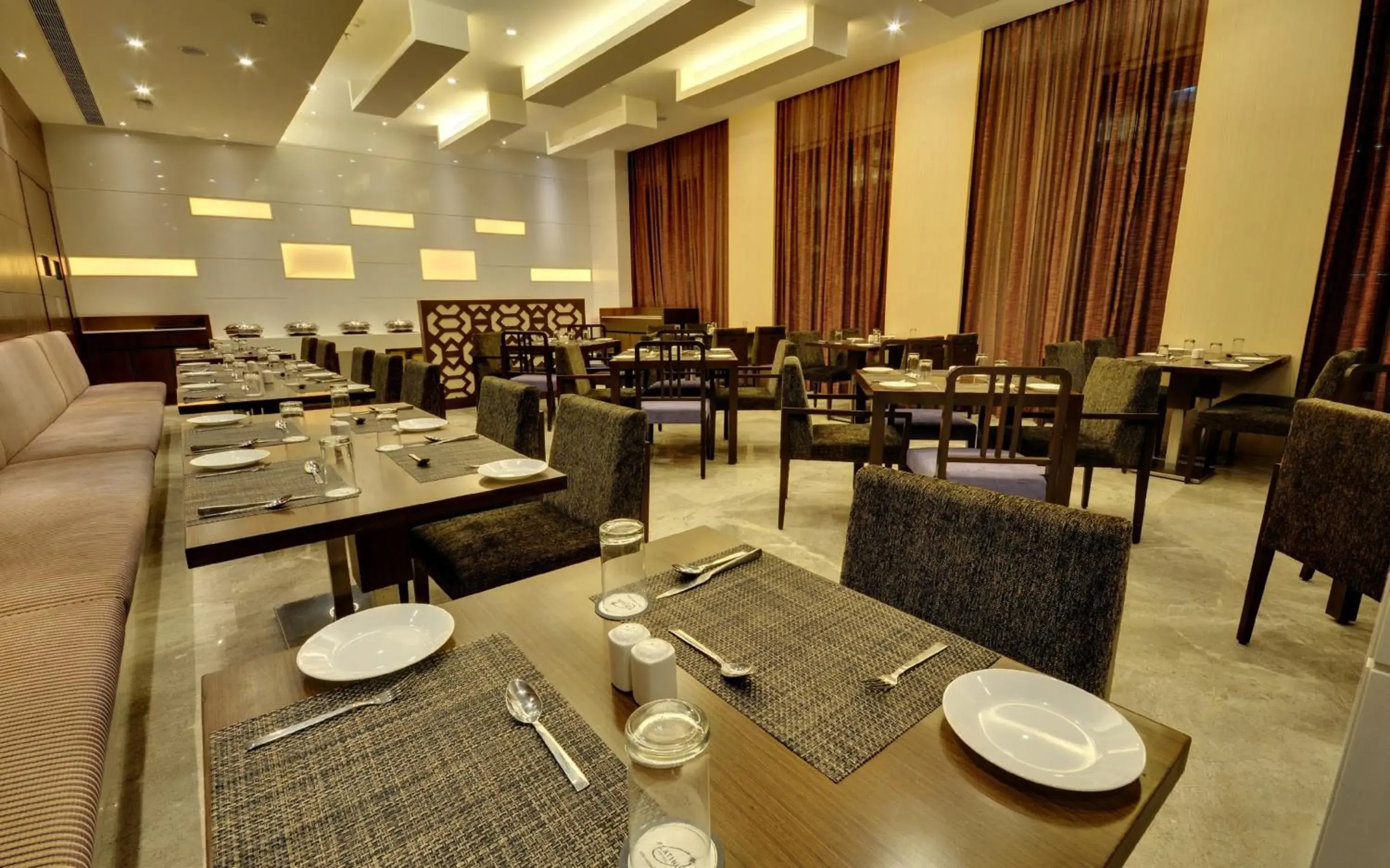 Restaurant/places to eat in Hotel Platinum Restaurant/places to eat in Hotel Platinum