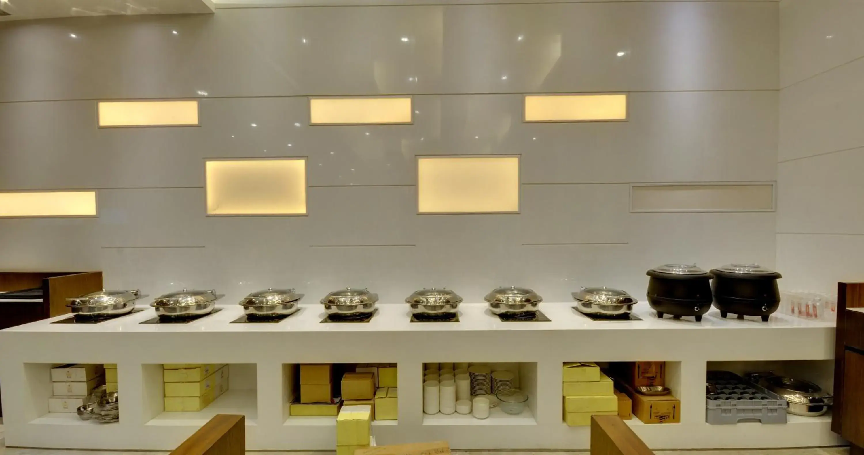 Restaurant/places to eat in Hotel Platinum Restaurant/places to eat in Hotel Platinum