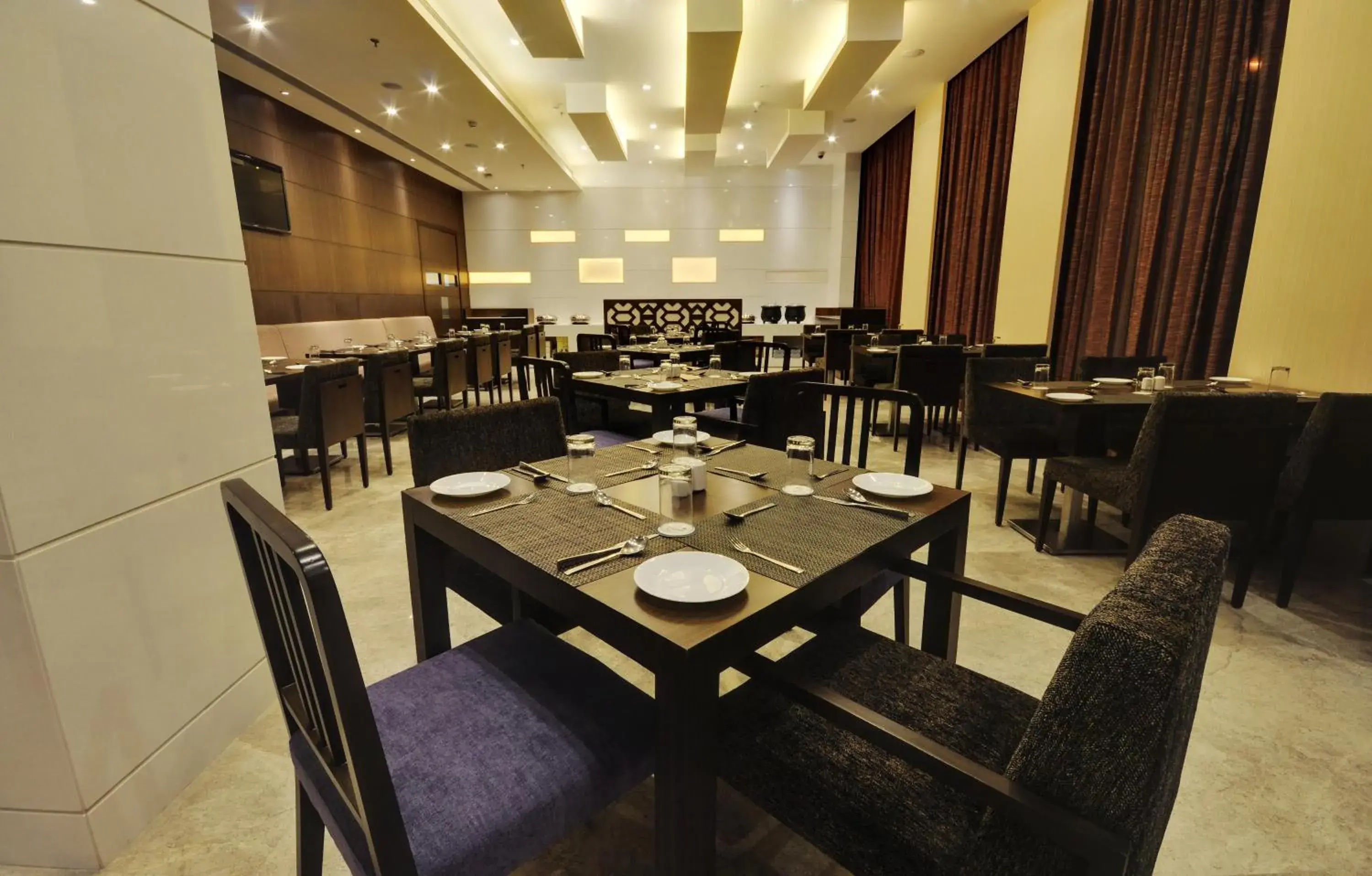 Restaurant/places to eat in Hotel Platinum Restaurant/places to eat in Hotel Platinum