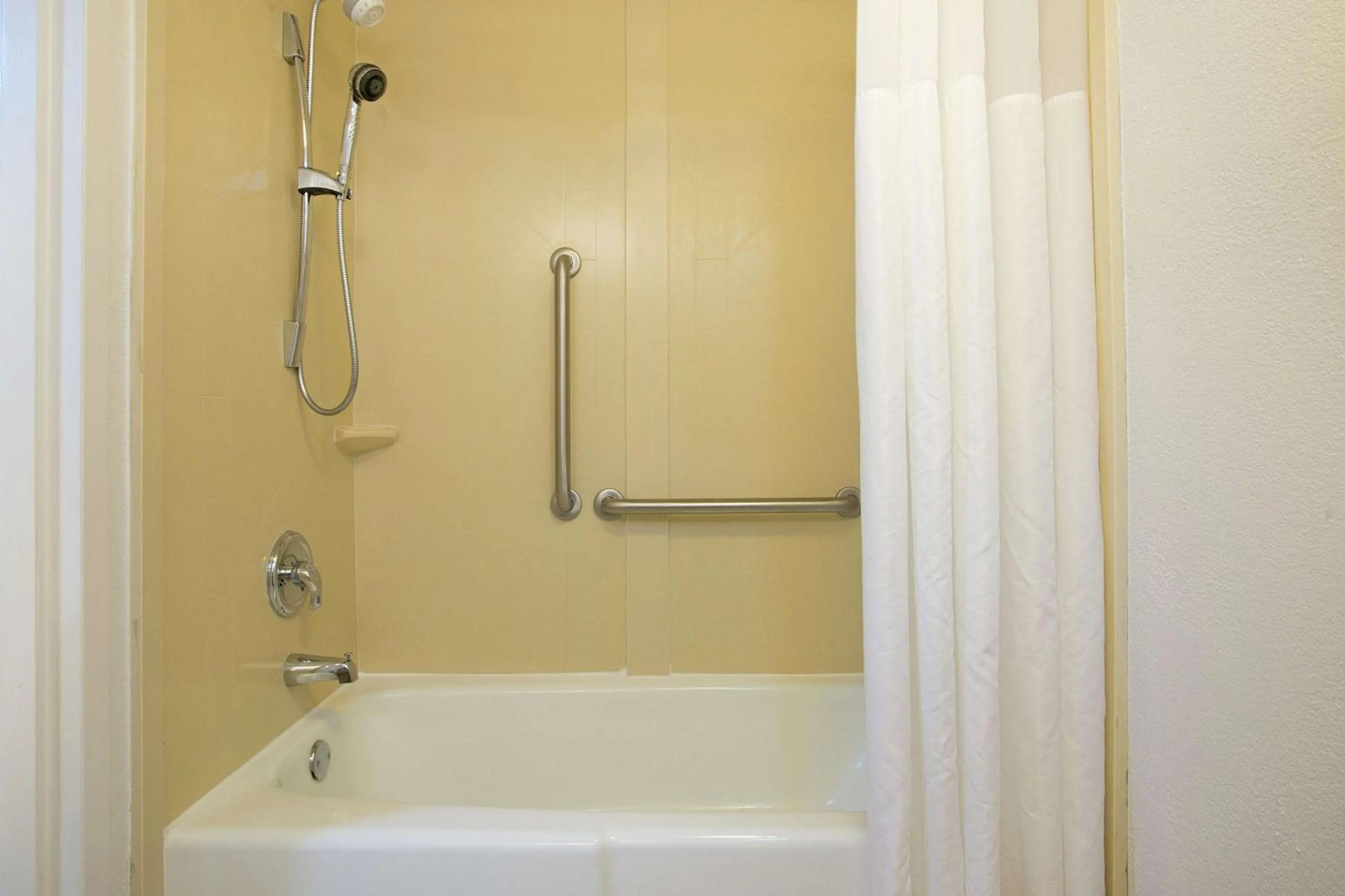 Bathroom in Hampton Inn Hilton Head