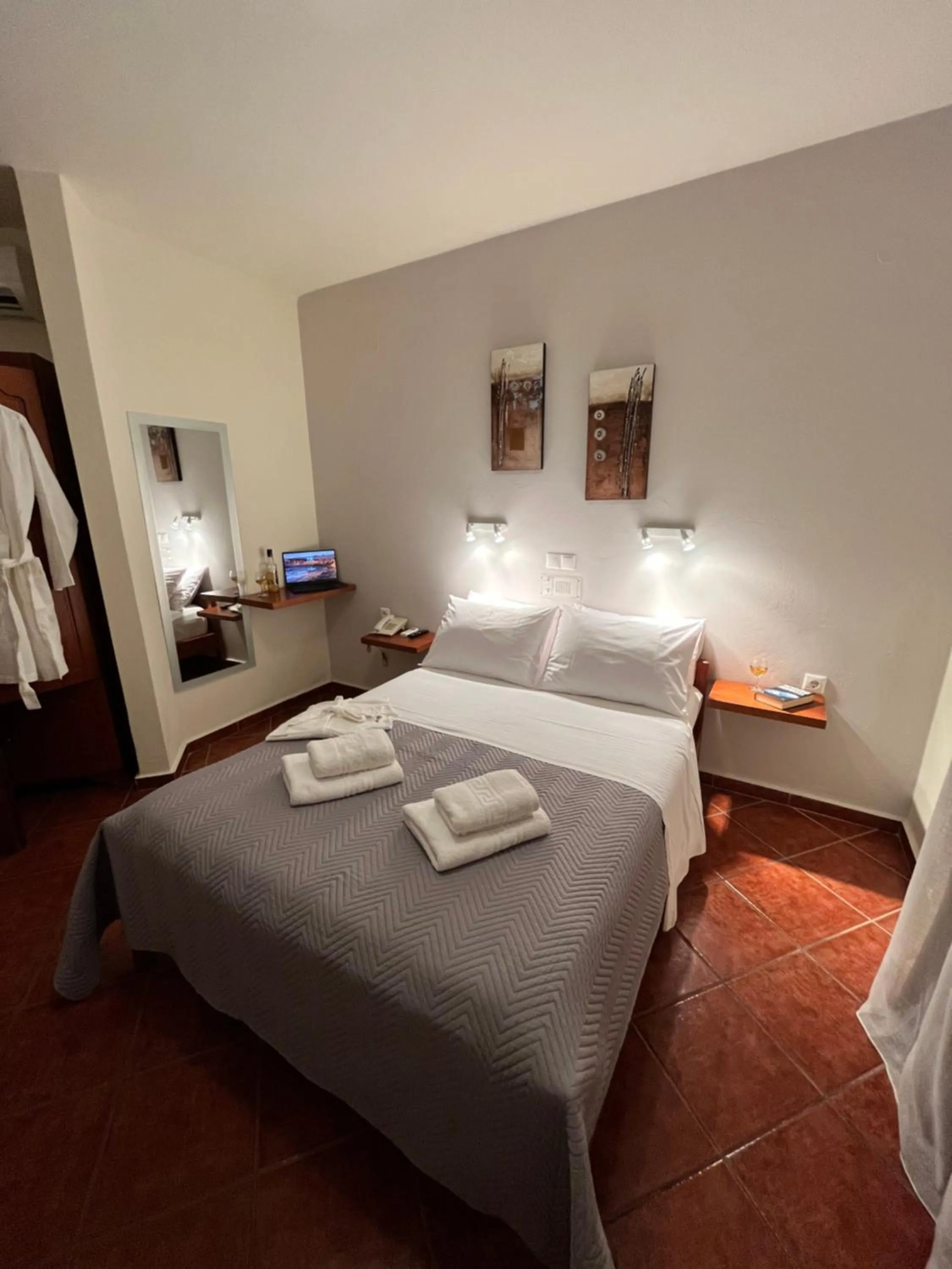 Bedroom, Bed in Iolkos Hotel Apartments