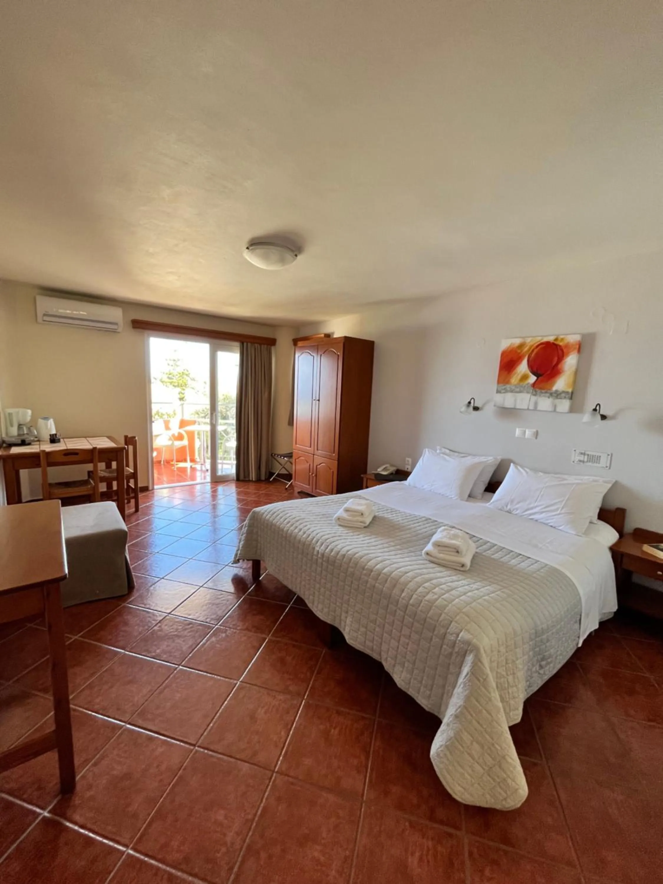 Bed in Iolkos Hotel Apartments