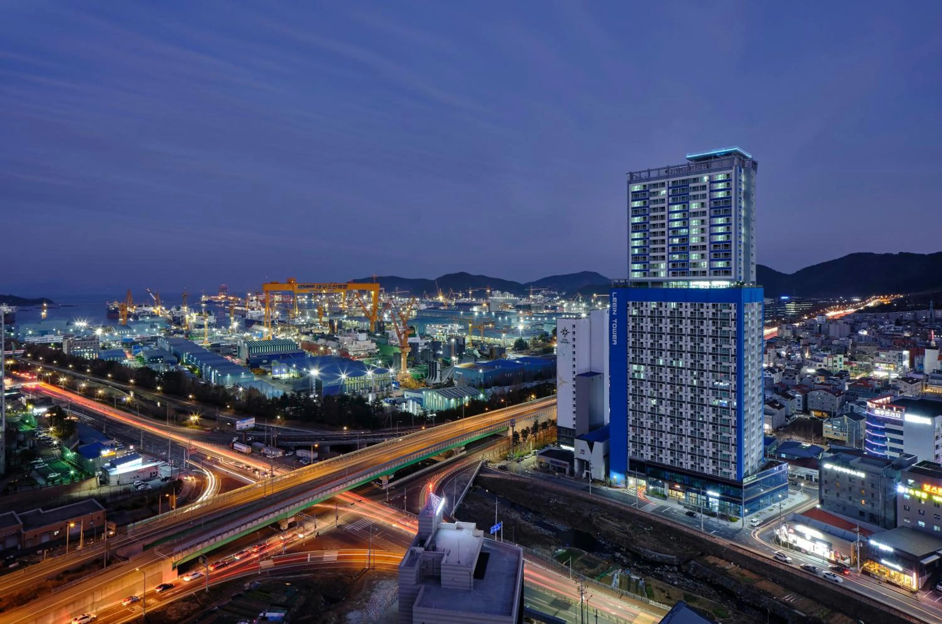 Property building in Geoje Leein Stay Hotel