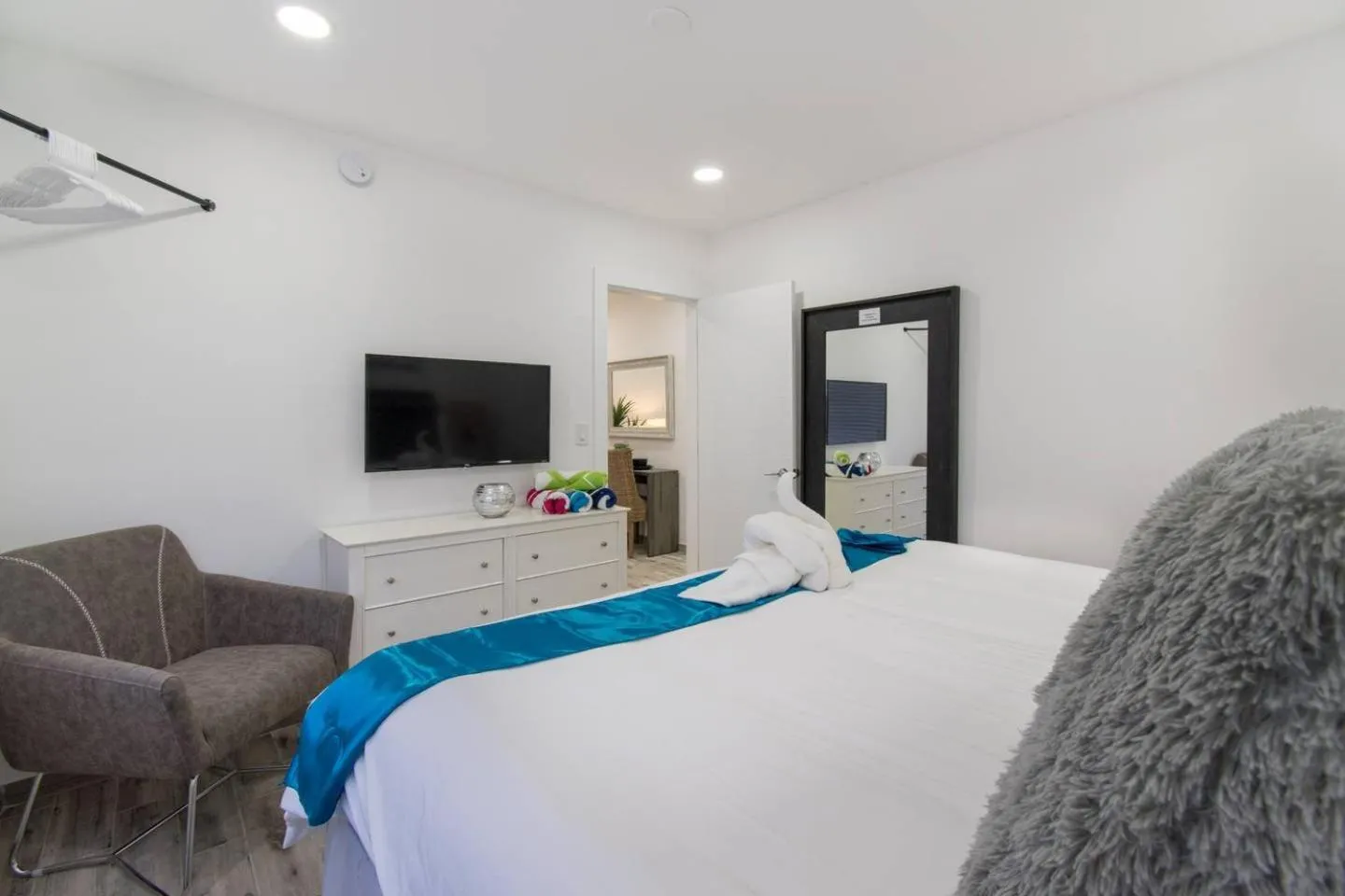 Other, Bed in Lovely 1BR w Parking Space Walk to the Beach 7