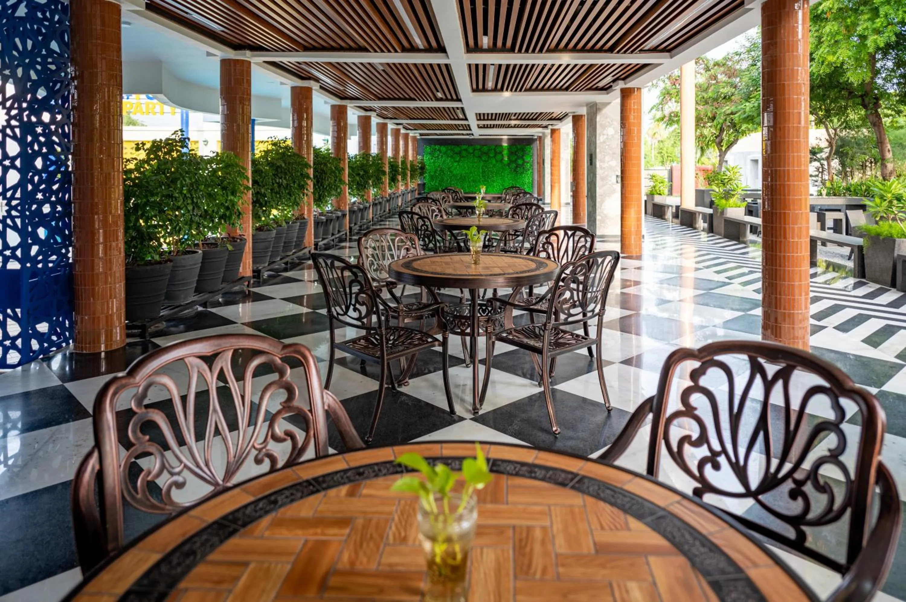 Restaurant/places to eat in Roadies Rostel - Best Adventure Resort in Ahmedabad