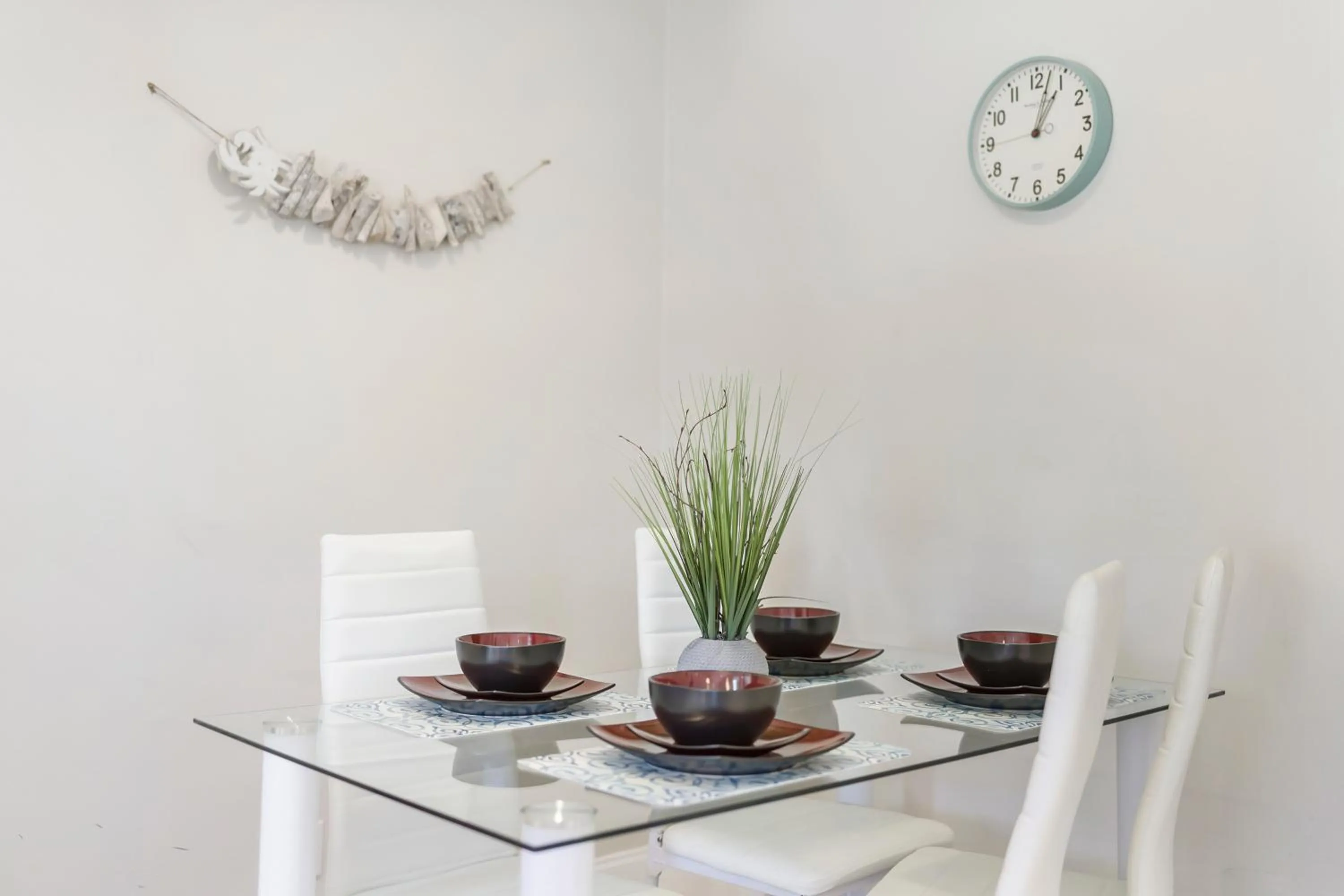 Dining area in Alani Bay Condos