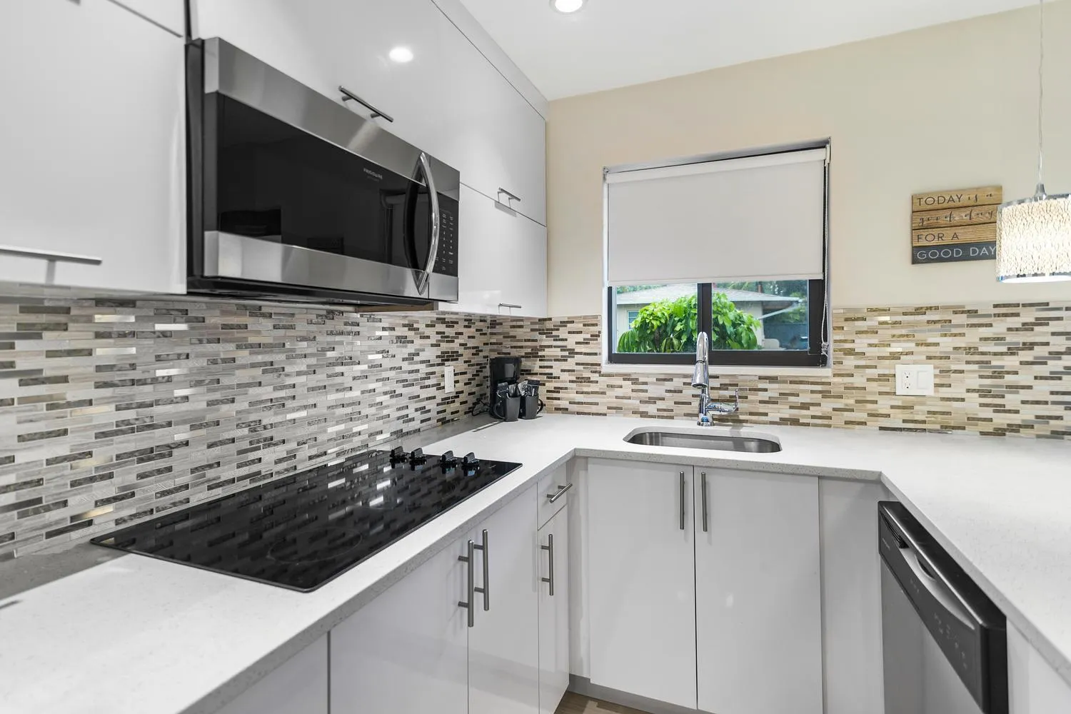 Kitchen or kitchenette in Alani Bay Condos