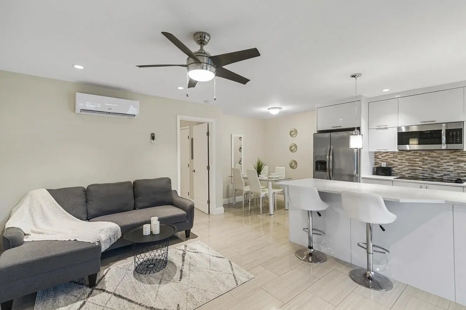 One-Bedroom Apartment in Alani Bay Condos One-Bedroom Apartment in Alani Bay Condos