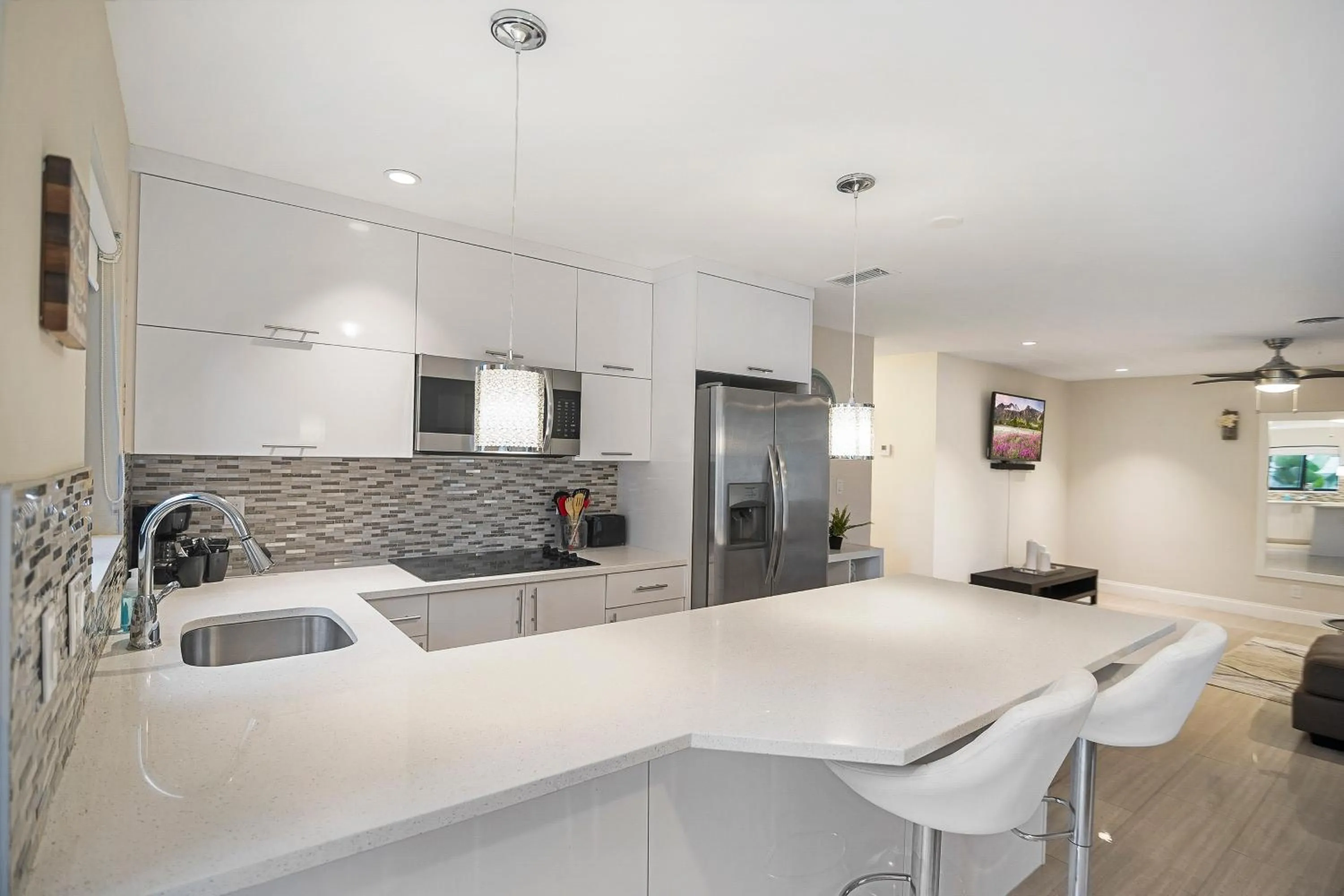 Kitchen or kitchenette in Alani Bay Condos