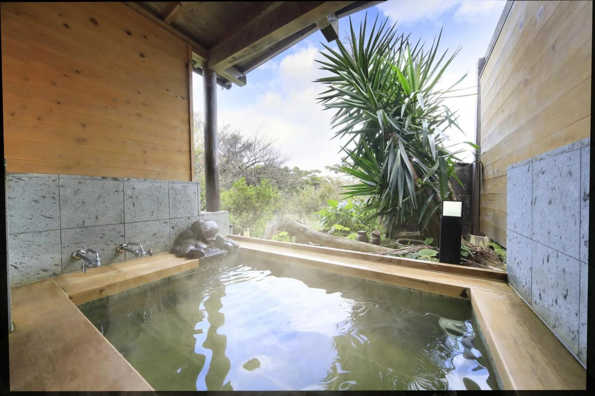 Hot Spring Bath in Welcome Inn SunnySteps