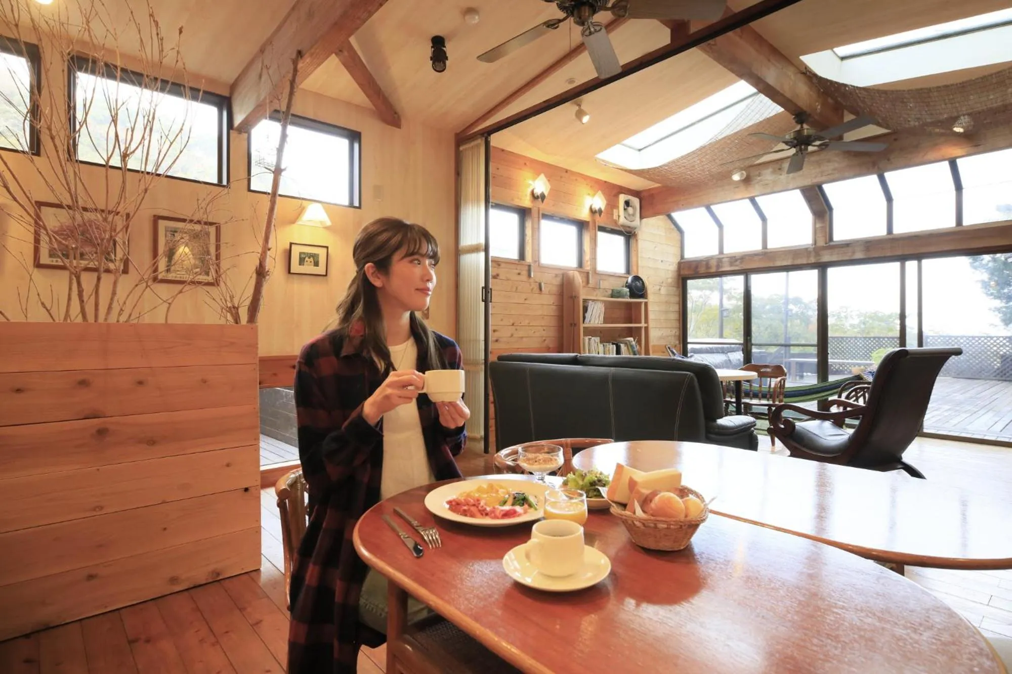 People in Welcome Inn SunnySteps