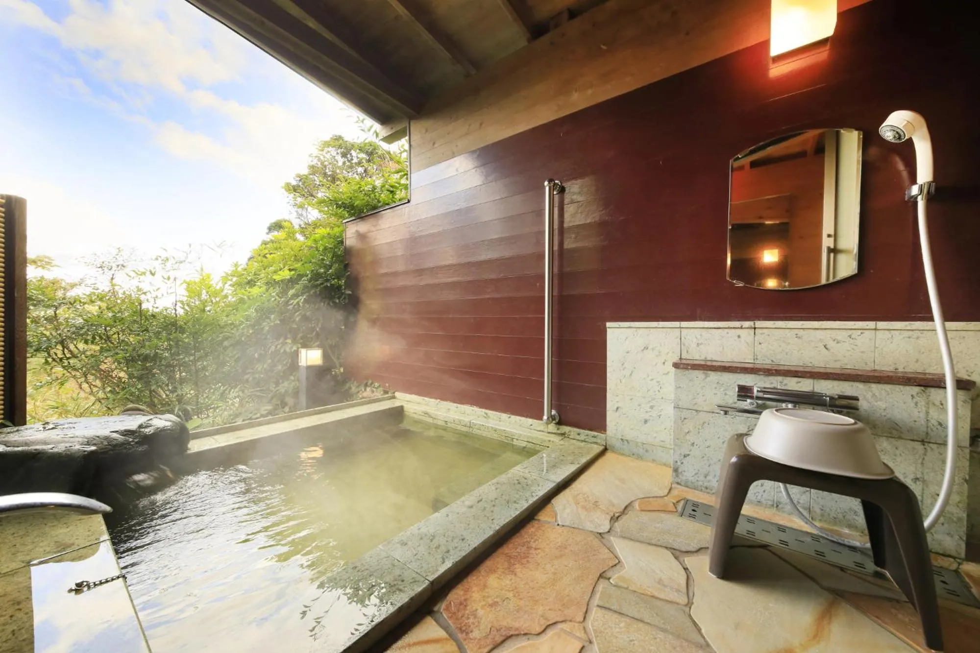 Hot Spring Bath in Welcome Inn SunnySteps