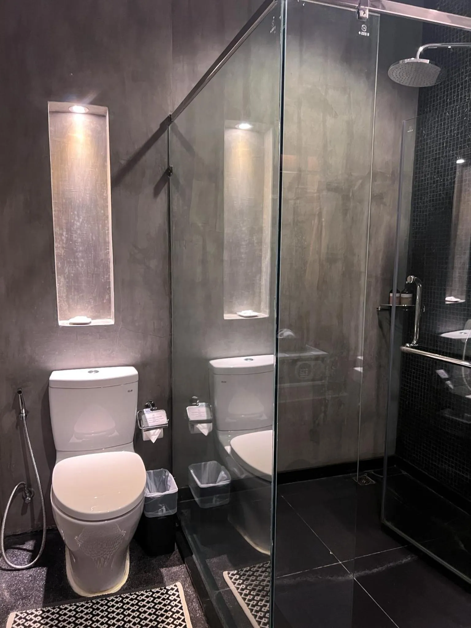 Shower in NAI YA Hotel -SHA Extra Plus