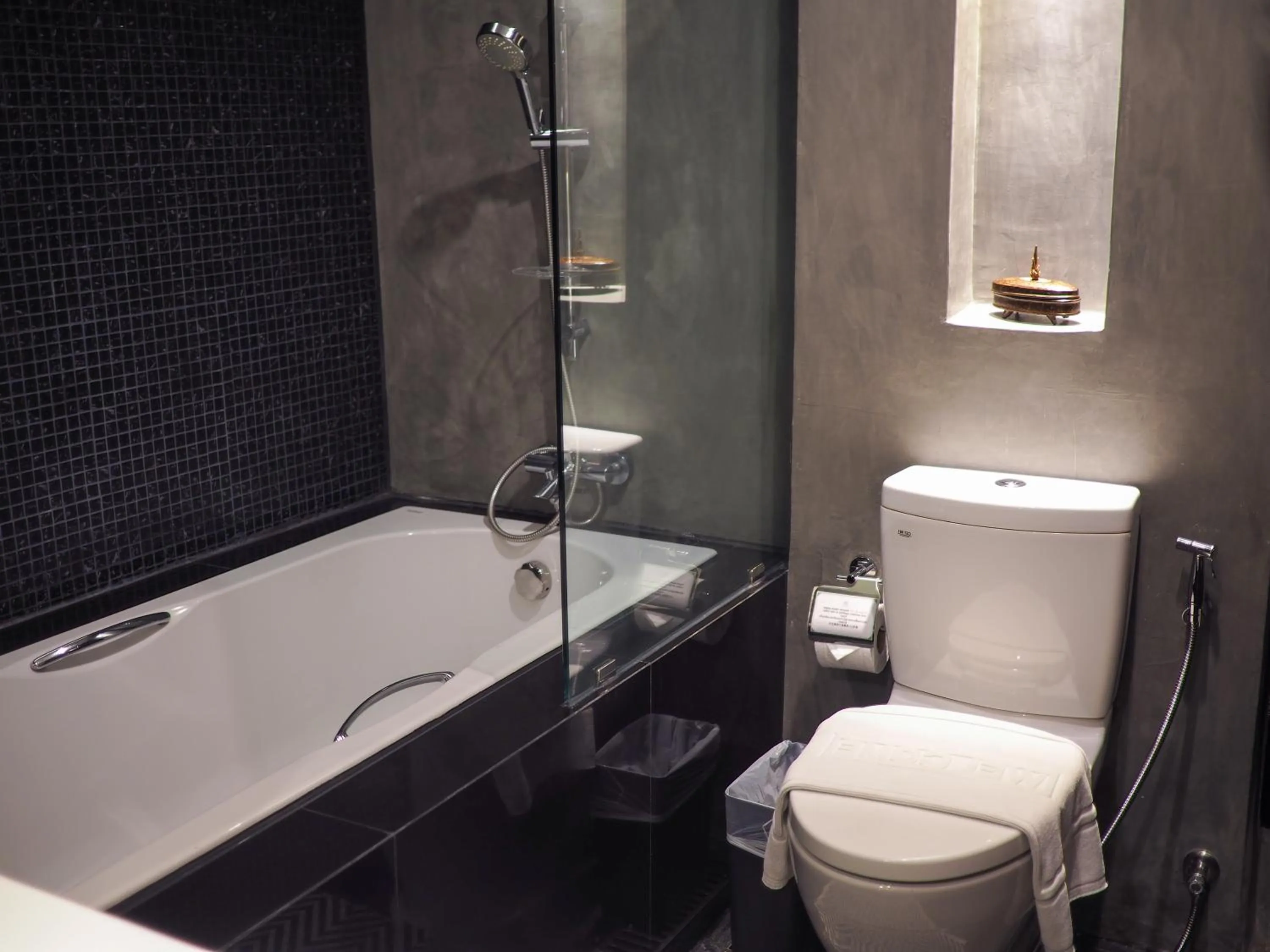 Bath in NAI YA Hotel -SHA Extra Plus