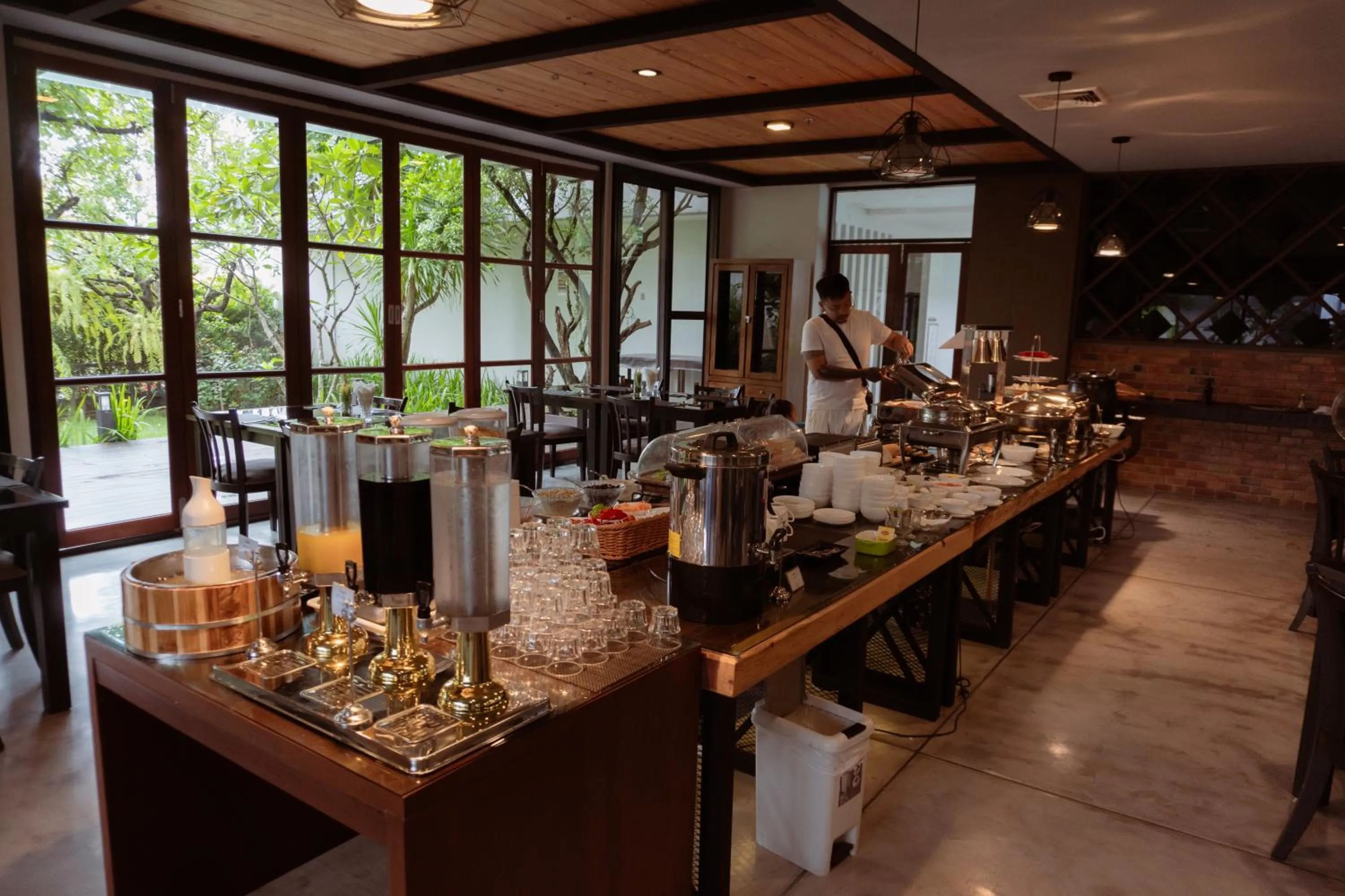 Restaurant/places to eat in NAI YA Hotel -SHA Extra Plus