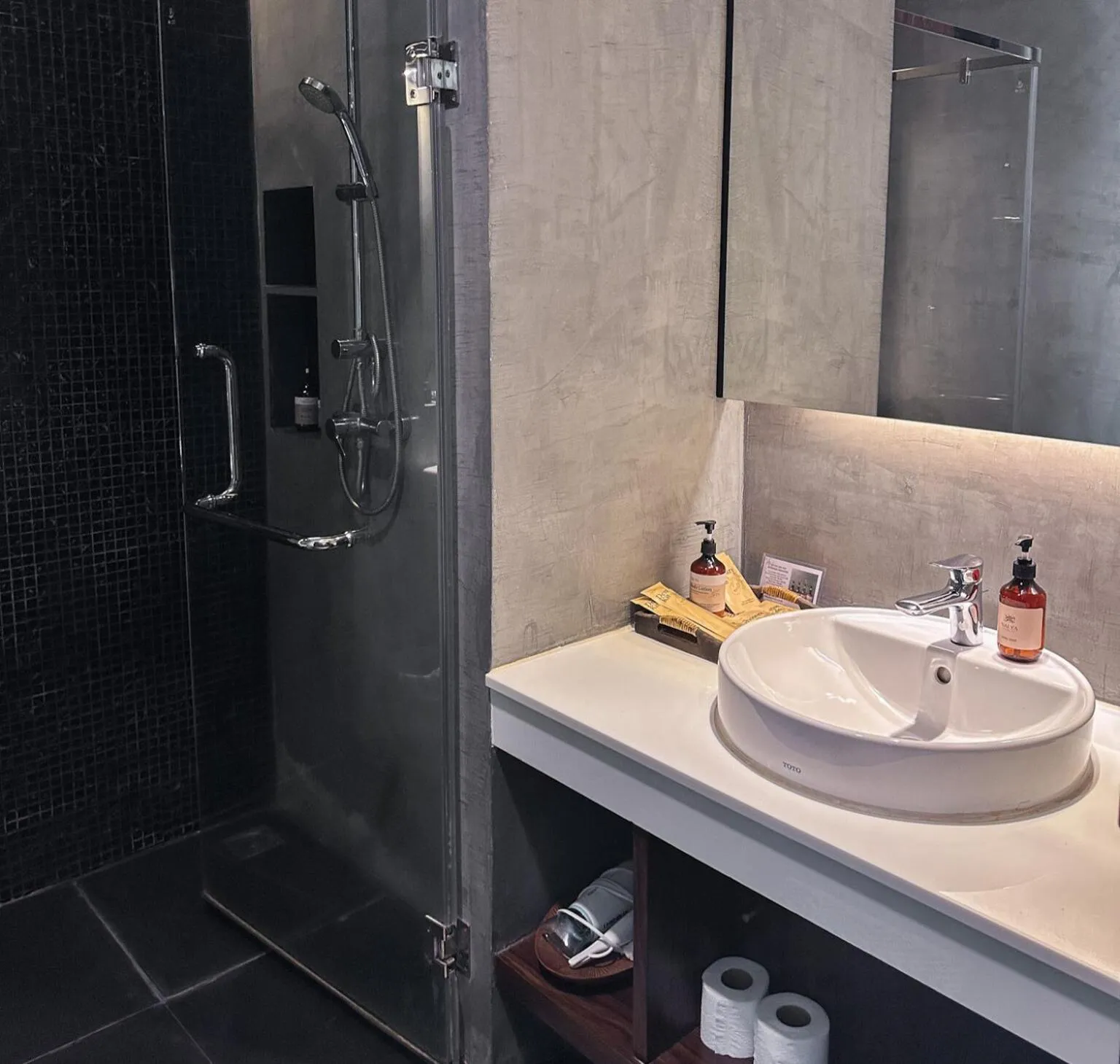 Shower in NAI YA Hotel -SHA Extra Plus