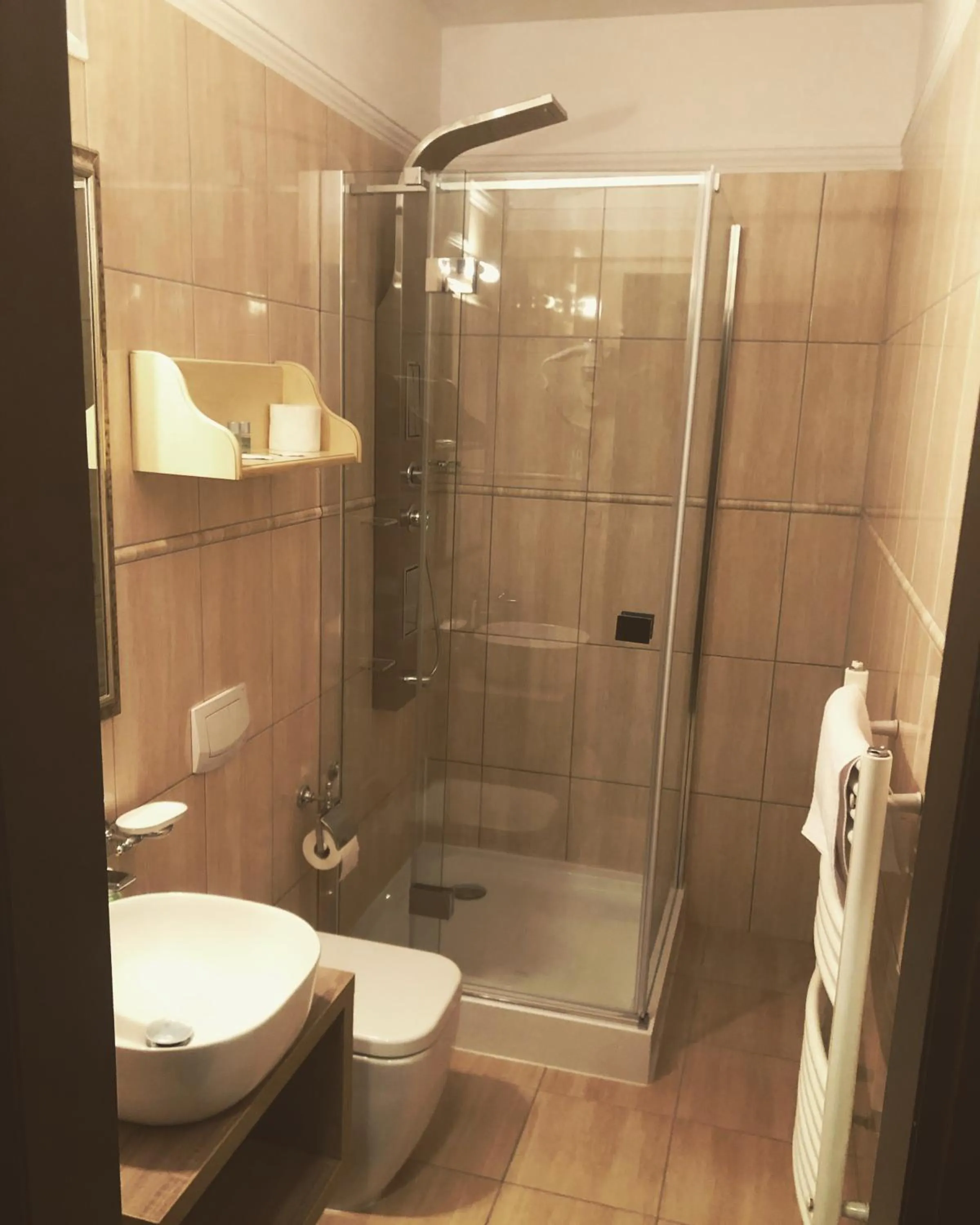 Shower in Bazilika alatt Panzió