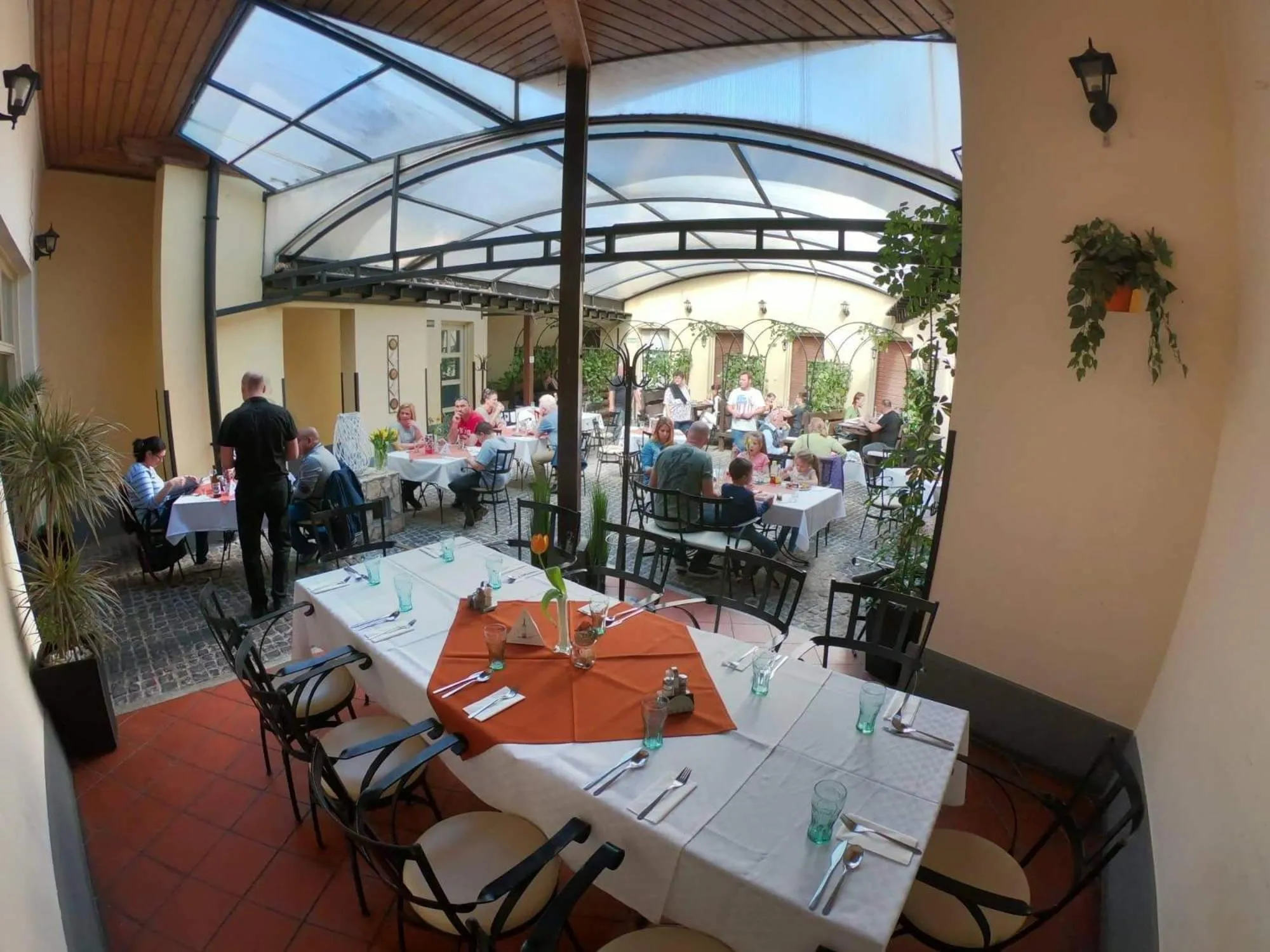 Restaurant/places to eat in Bazilika alatt Panzió