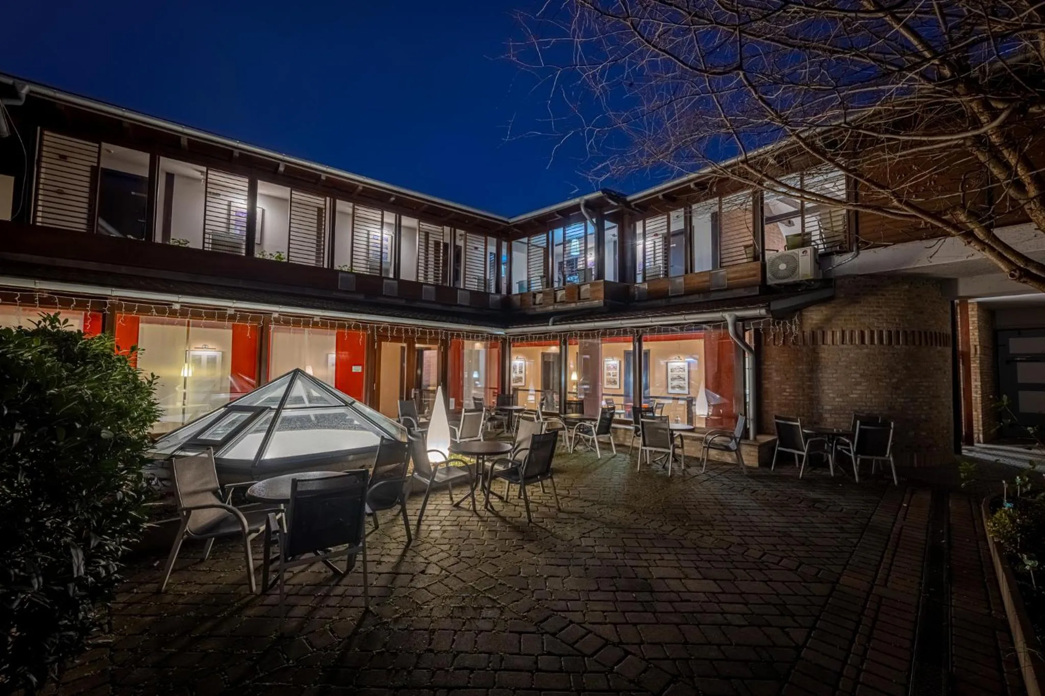 Inner courtyard view in Bazilika alatt Panzió