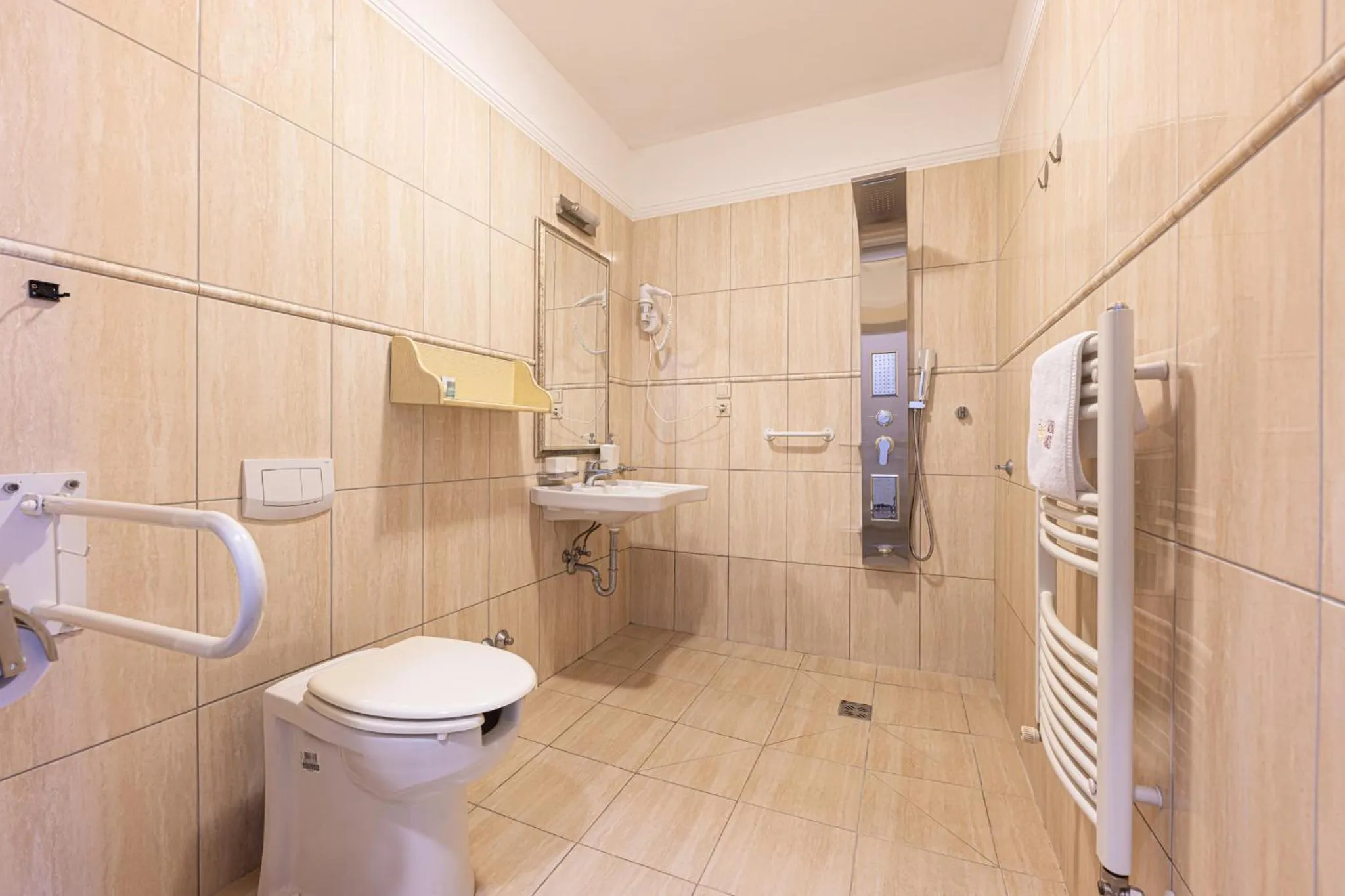 Bathroom in Bazilika alatt Panzió