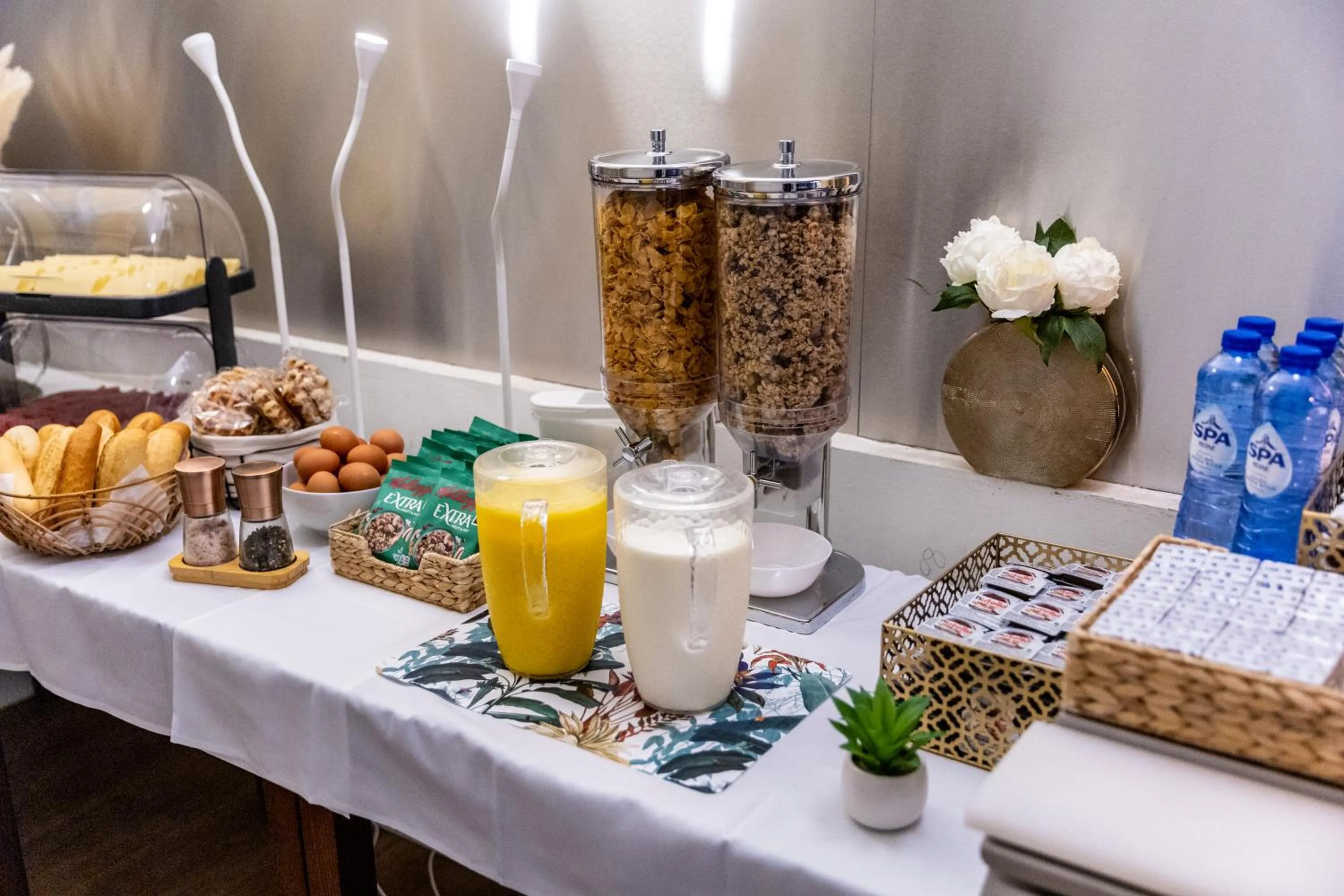 Buffet breakfast in Hotel Bristol