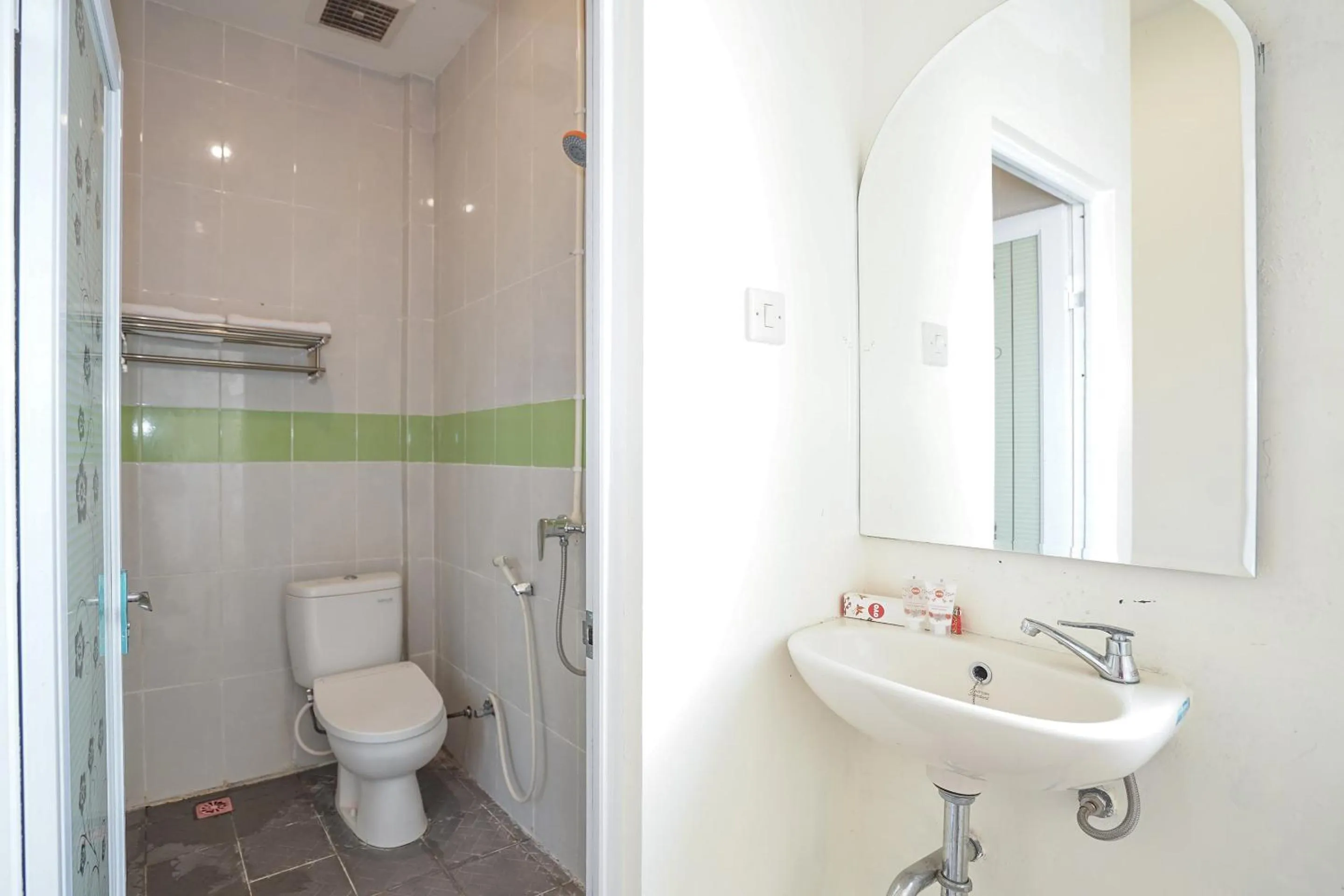 Bathroom in Hotel O Juanda Near Terminal International Juanda