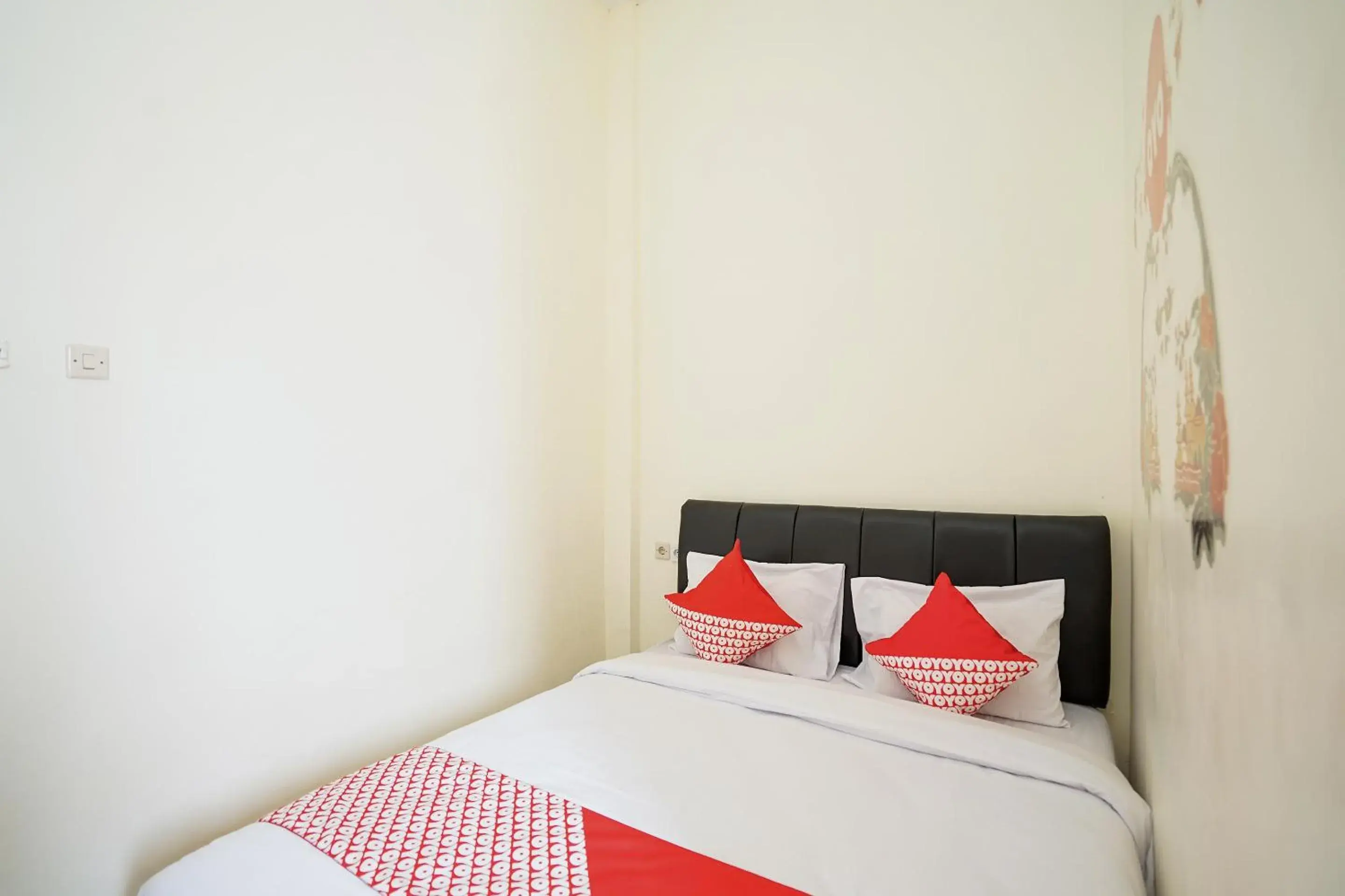 Bedroom, Bed in Hotel O Juanda Near Terminal International Juanda Bedroom, Bed in Hotel O Juanda Near Terminal International Juanda