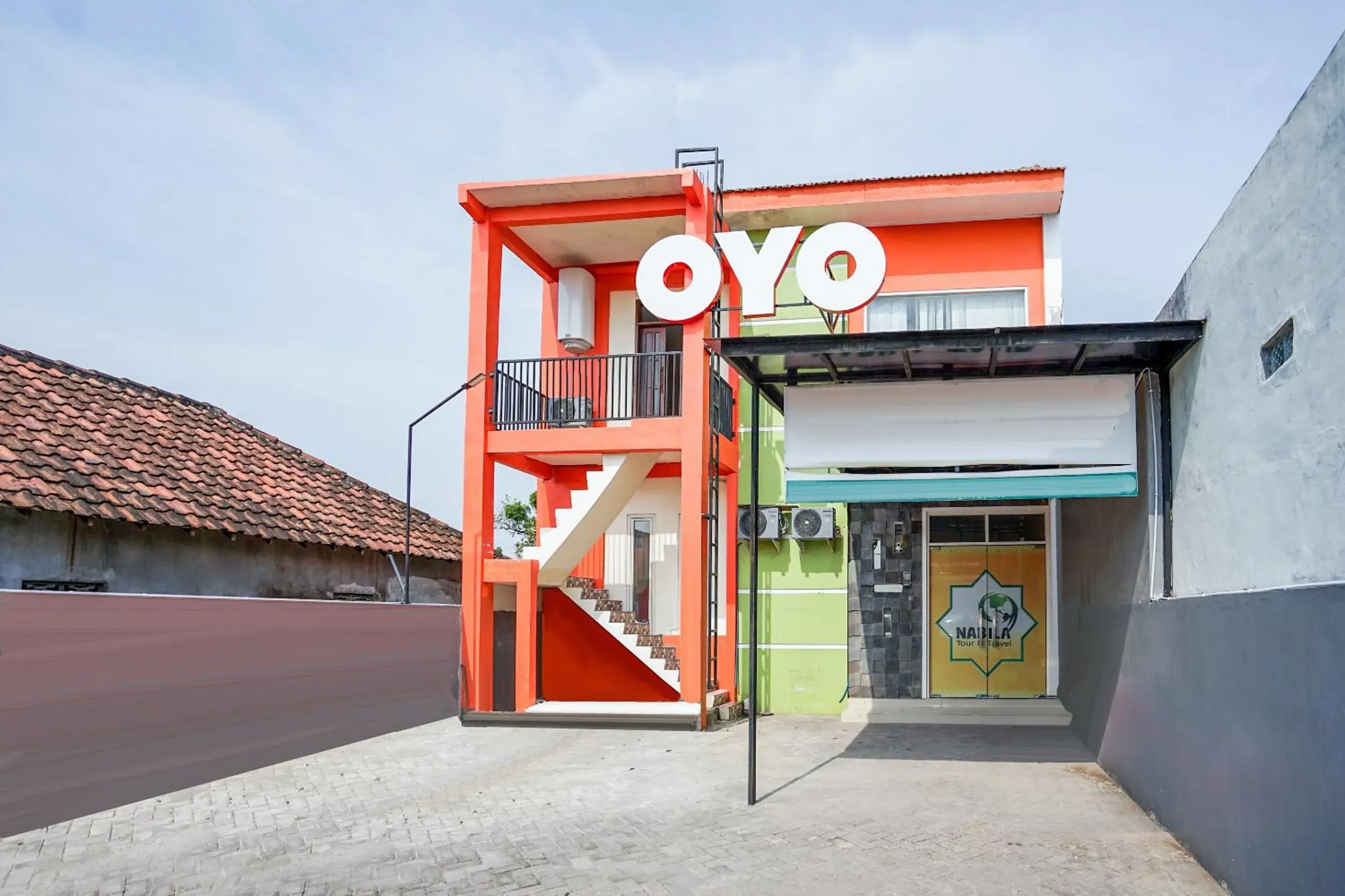 Facade/entrance in Hotel O Juanda Near Terminal International Juanda Facade/entrance in Hotel O Juanda Near Terminal International Juanda