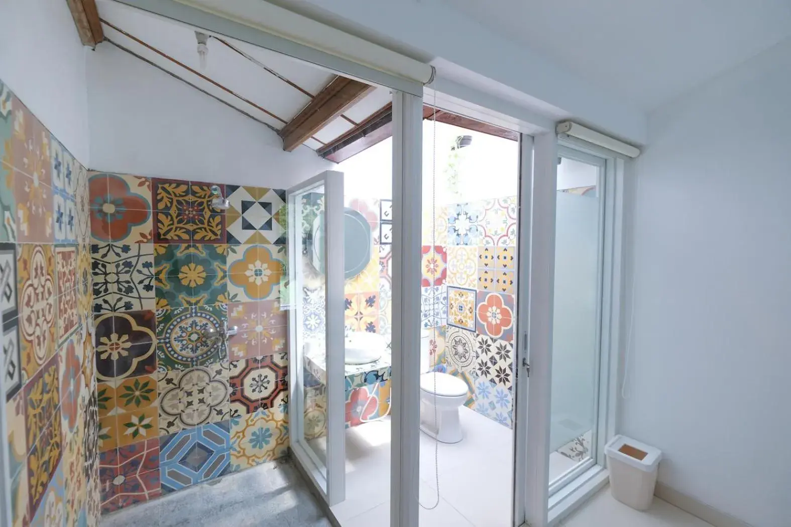 Bathroom in RedDoorz Plus @ Demangan Gejayan Bathroom in RedDoorz Plus @ Demangan Gejayan