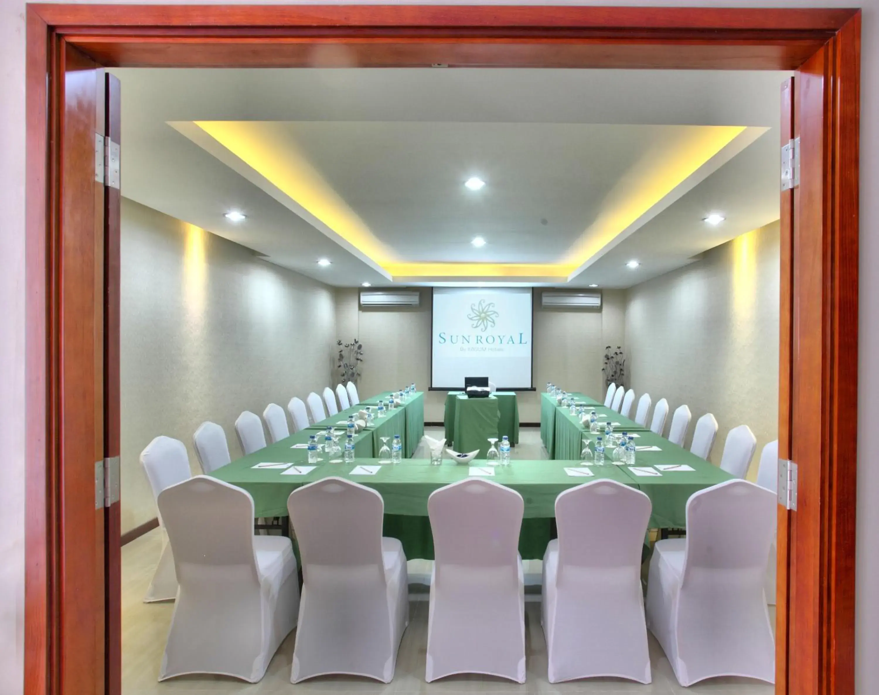 Business facilities in Sun Royal Hotel