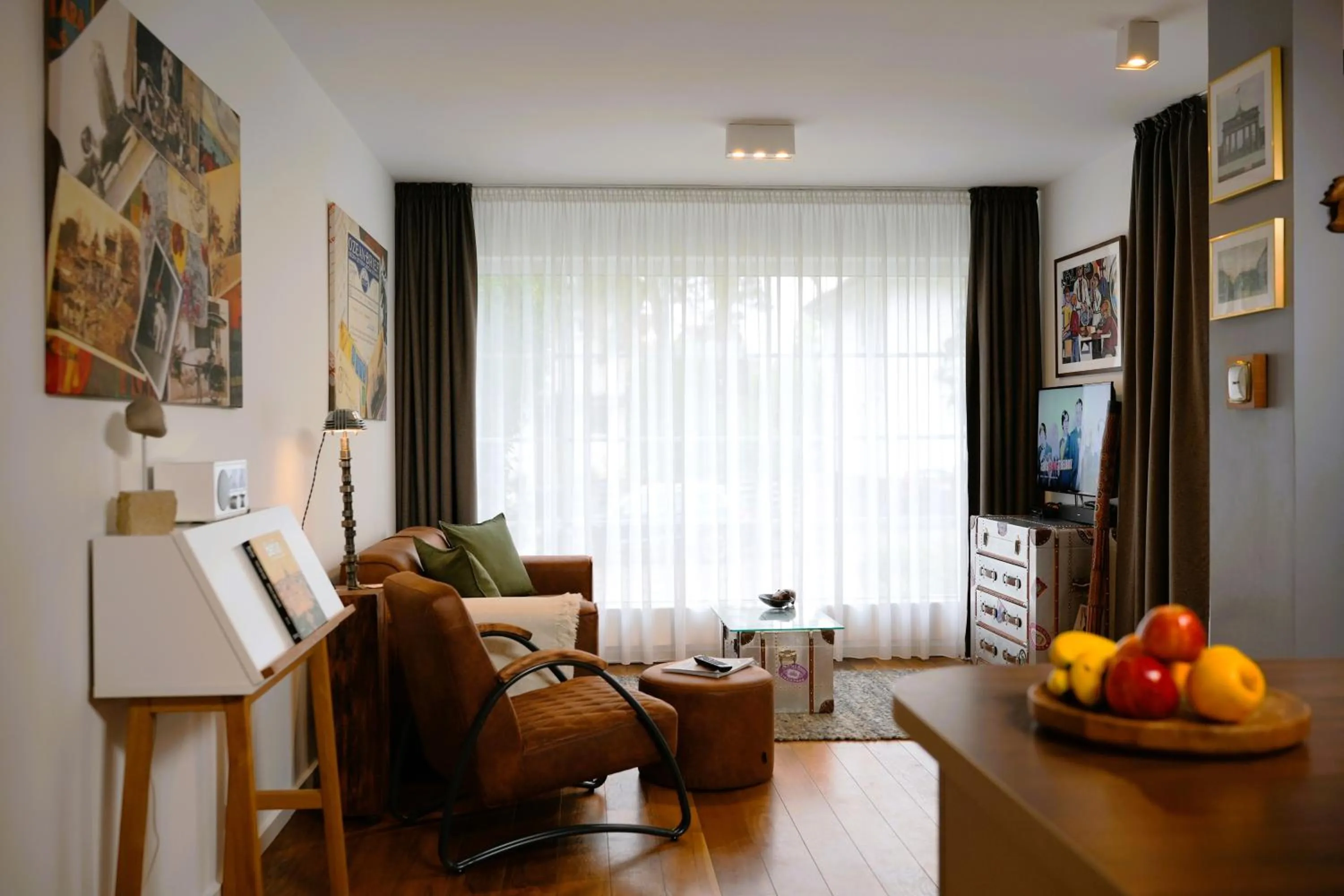 TV and multimedia in The Berlin Getaway / 80qm in Berlin's Historic Diplomatic Quarter
