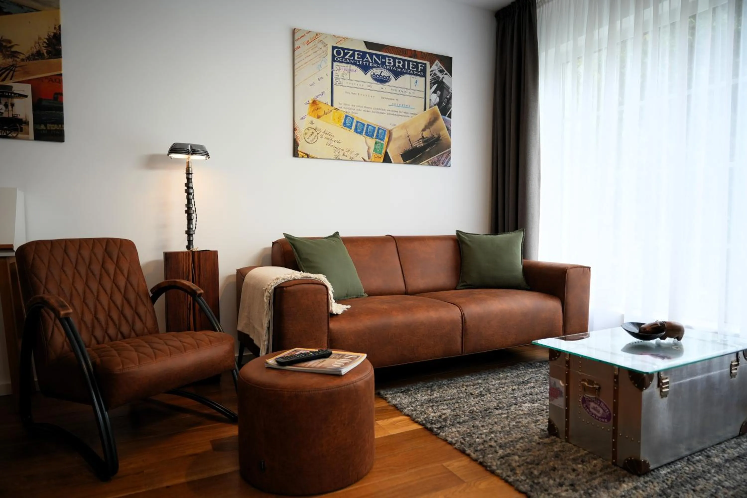 Living room in The Berlin Getaway / 80qm in Berlin's Historic Diplomatic Quarter