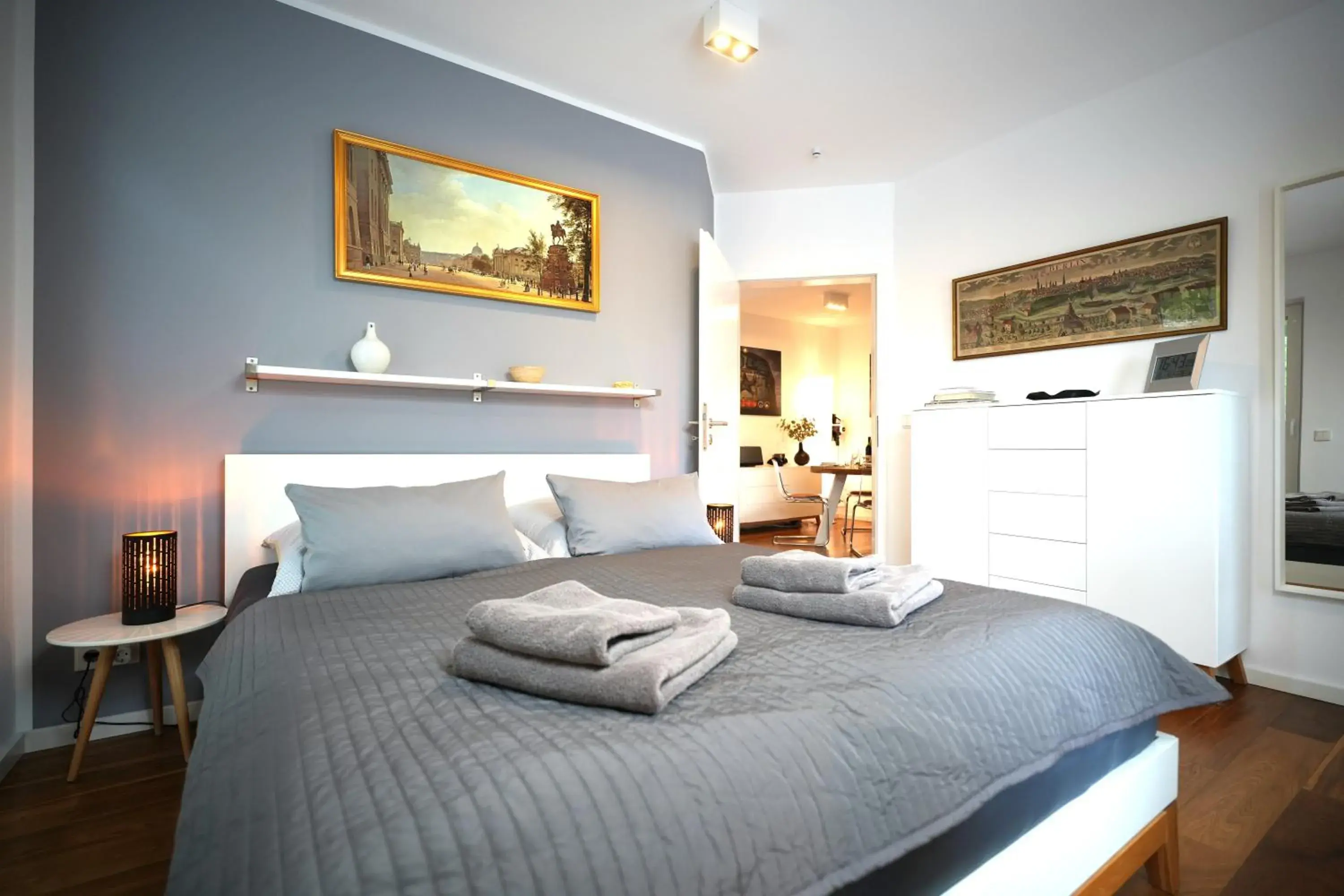 The Berlin Getaway / 80qm in Berlin's Historic Diplomatic Quarter The Berlin Getaway / 80qm in Berlin's Historic Diplomatic Quarter