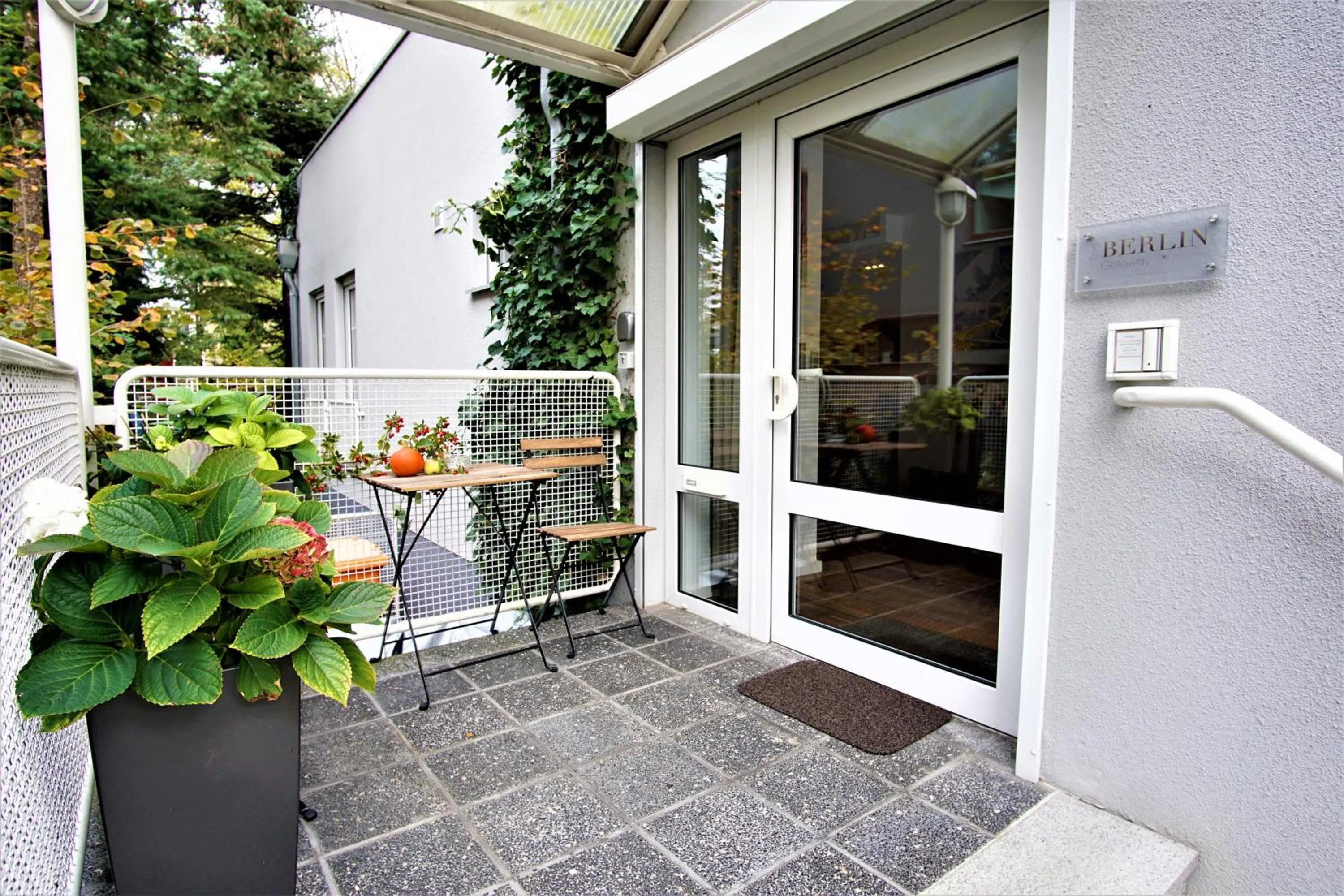 Property building in The Berlin Getaway / 80qm in Berlin's Historic Diplomatic Quarter