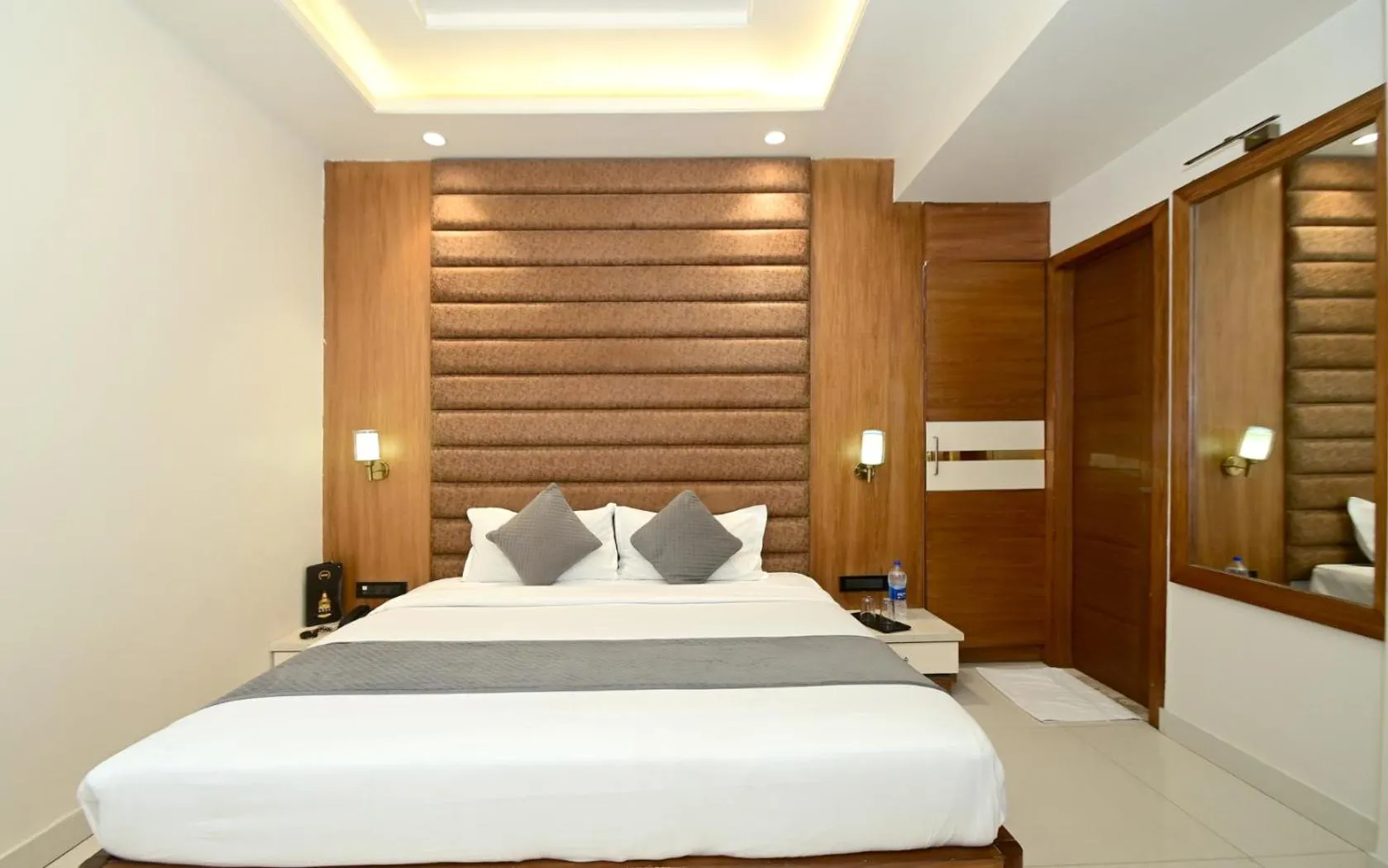 Bed in Hotel RR 62-Jaipur City Centre Hotel