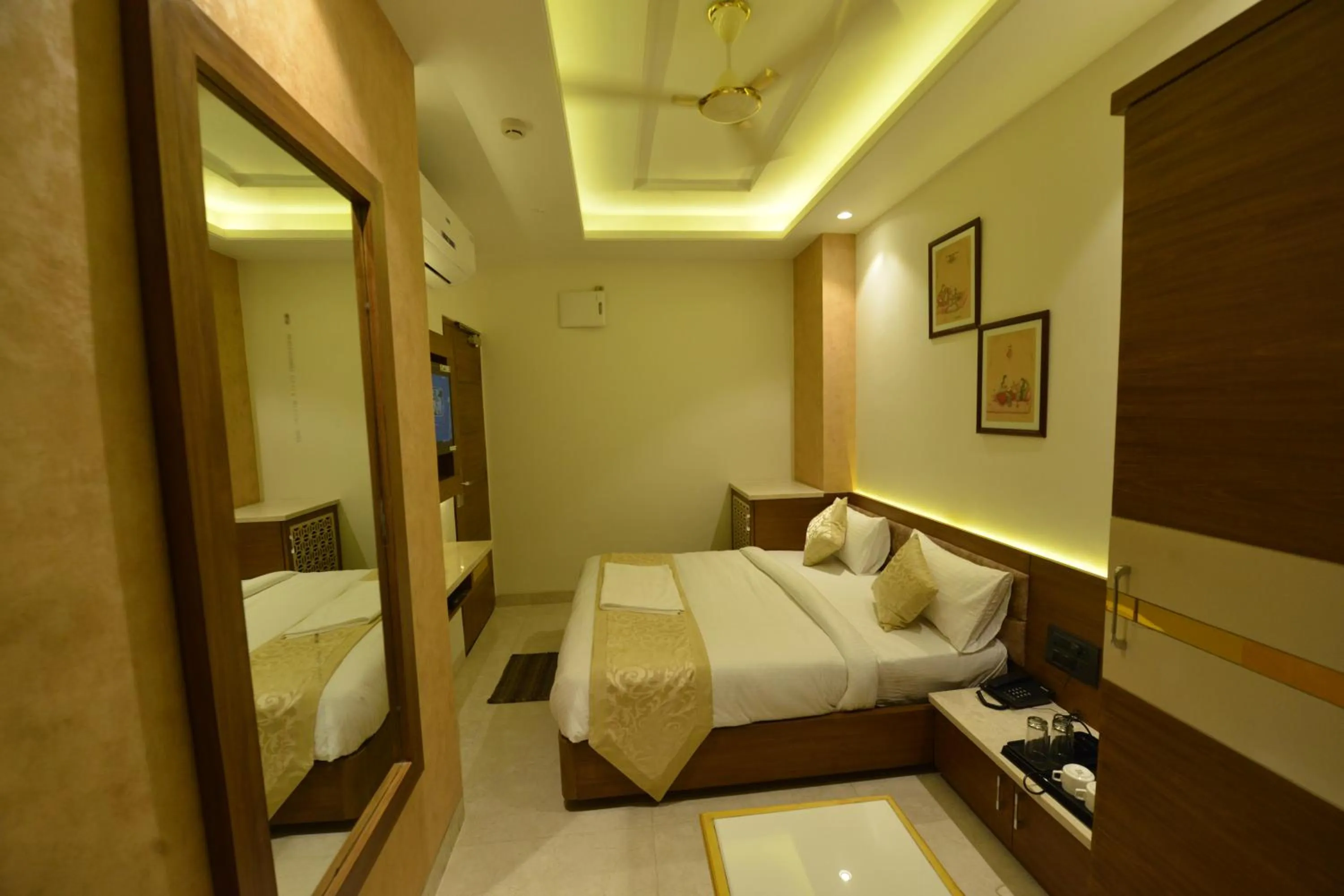 Bed in Hotel RR 62-Jaipur City Centre Hotel