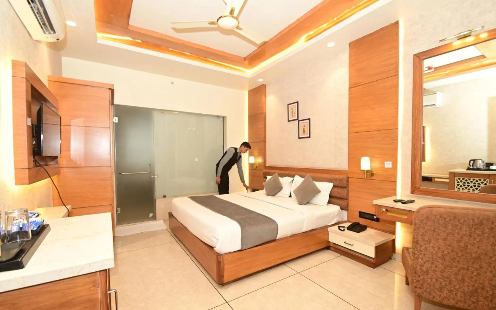 Bed in Hotel RR 62-Jaipur City Centre Hotel