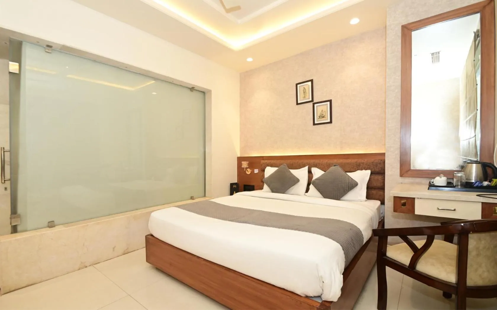 Bed in Hotel RR 62-Jaipur City Centre Hotel